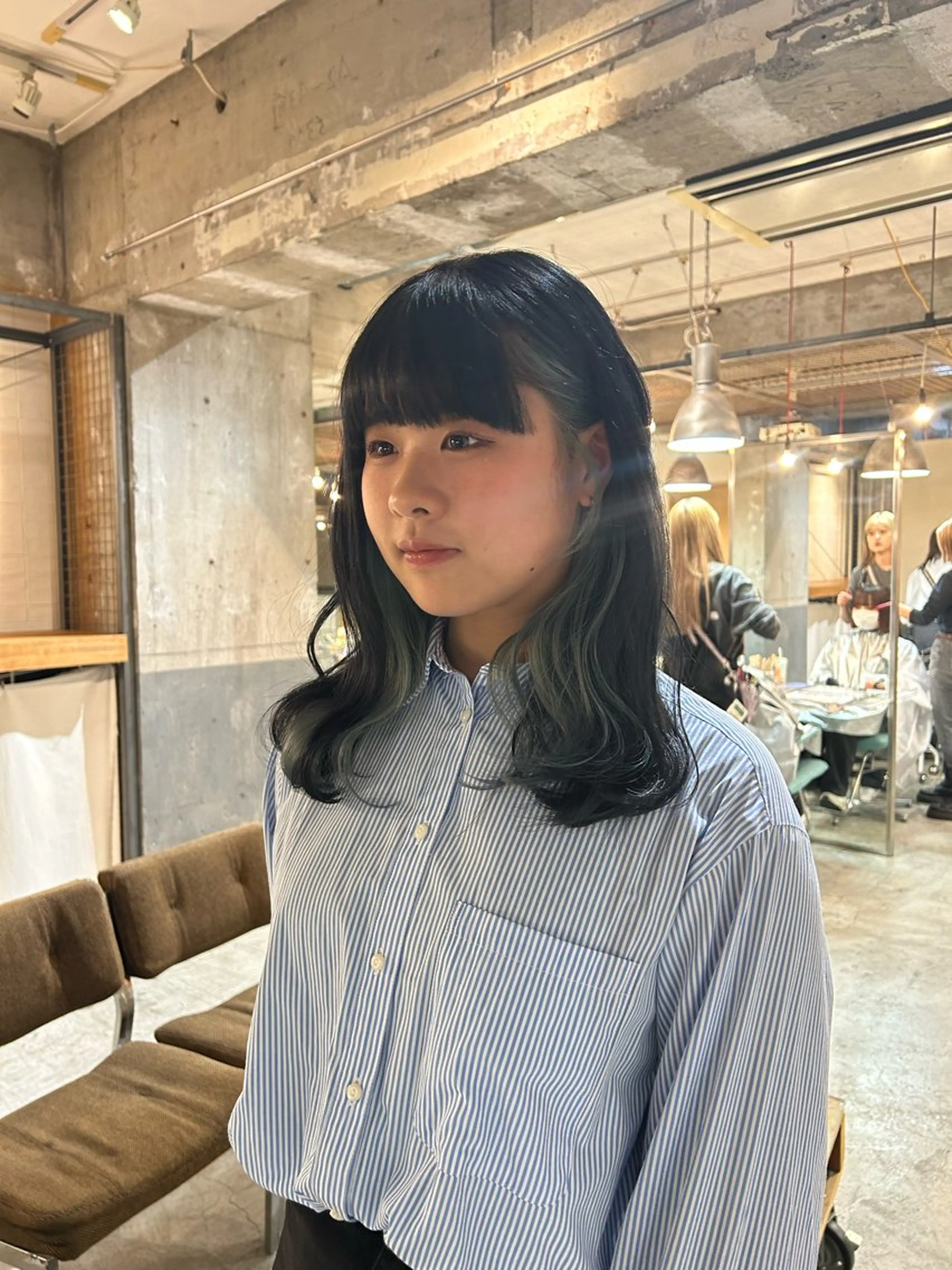 セミロング カラー 黒髪 ブルーカラー ブルーブラック カット ヘアカラー 丸みショート /nagisaのヘアスタイル