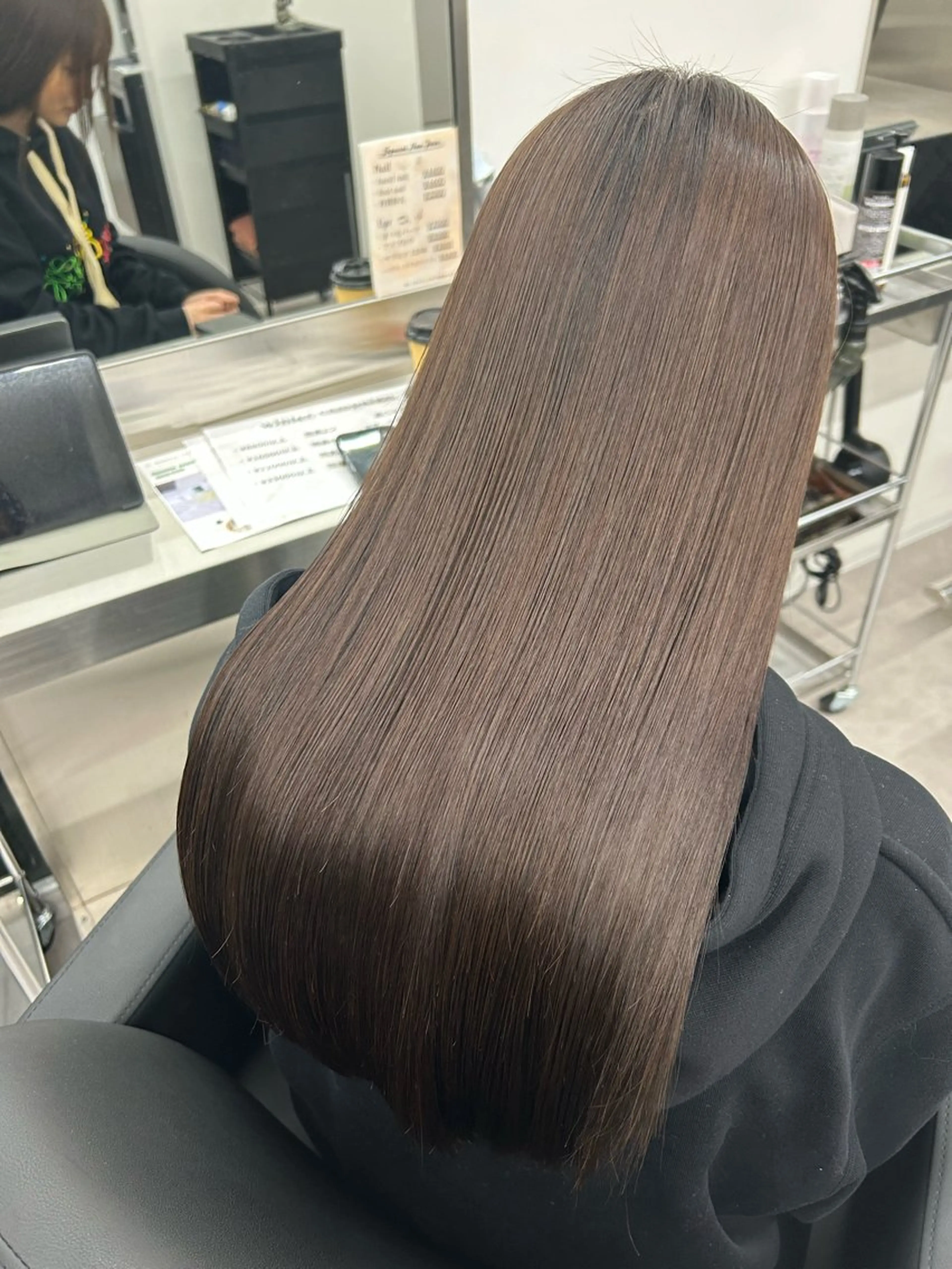 ロング ヘアカラー トリートメント 美髪改善・ 透明感カラー茉央のヘアスタイル