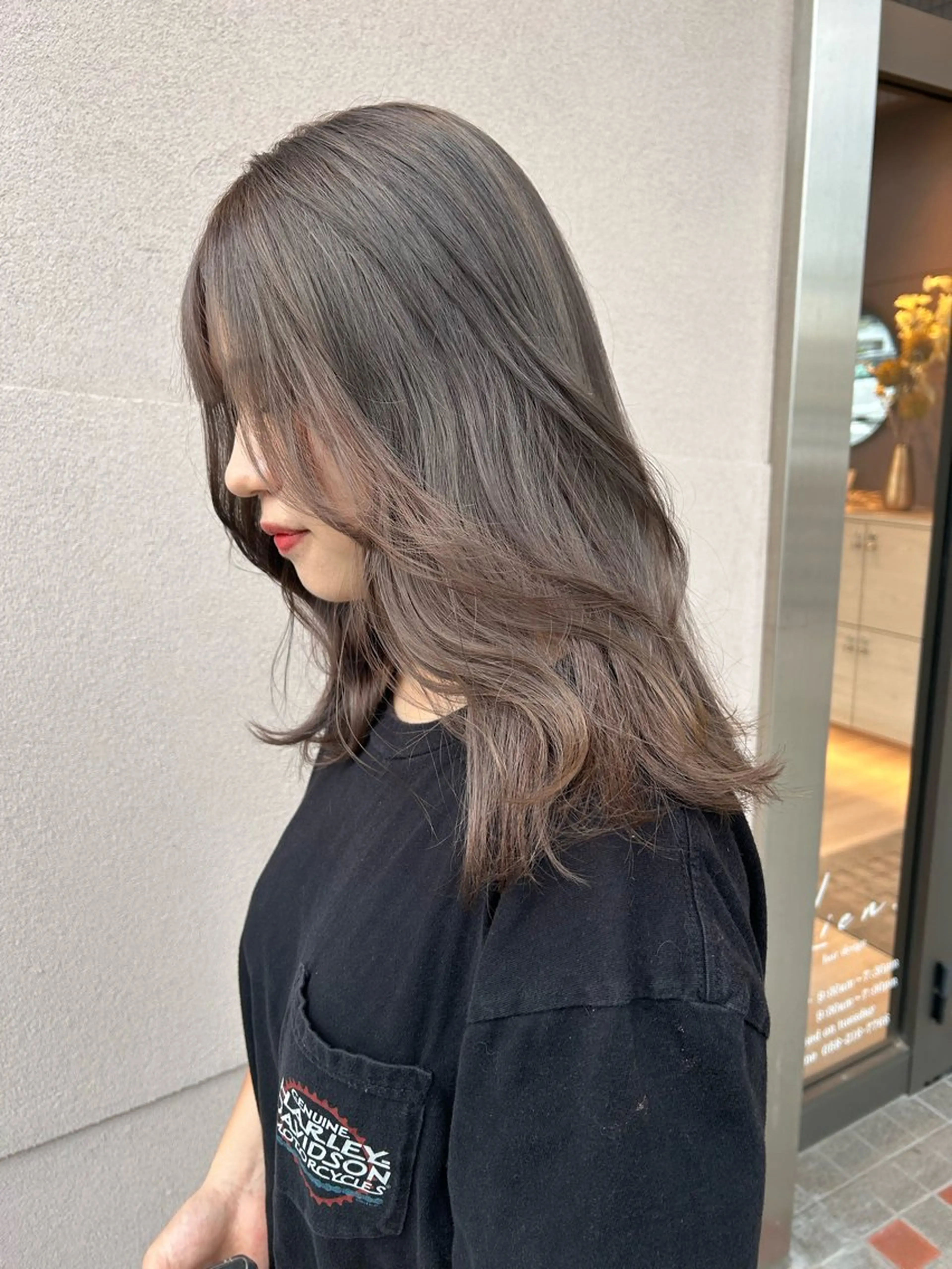 ミディアム ヘアカラー Licol所属・髪質改善×ダブル カラー専門フリー予約のヘアスタイル