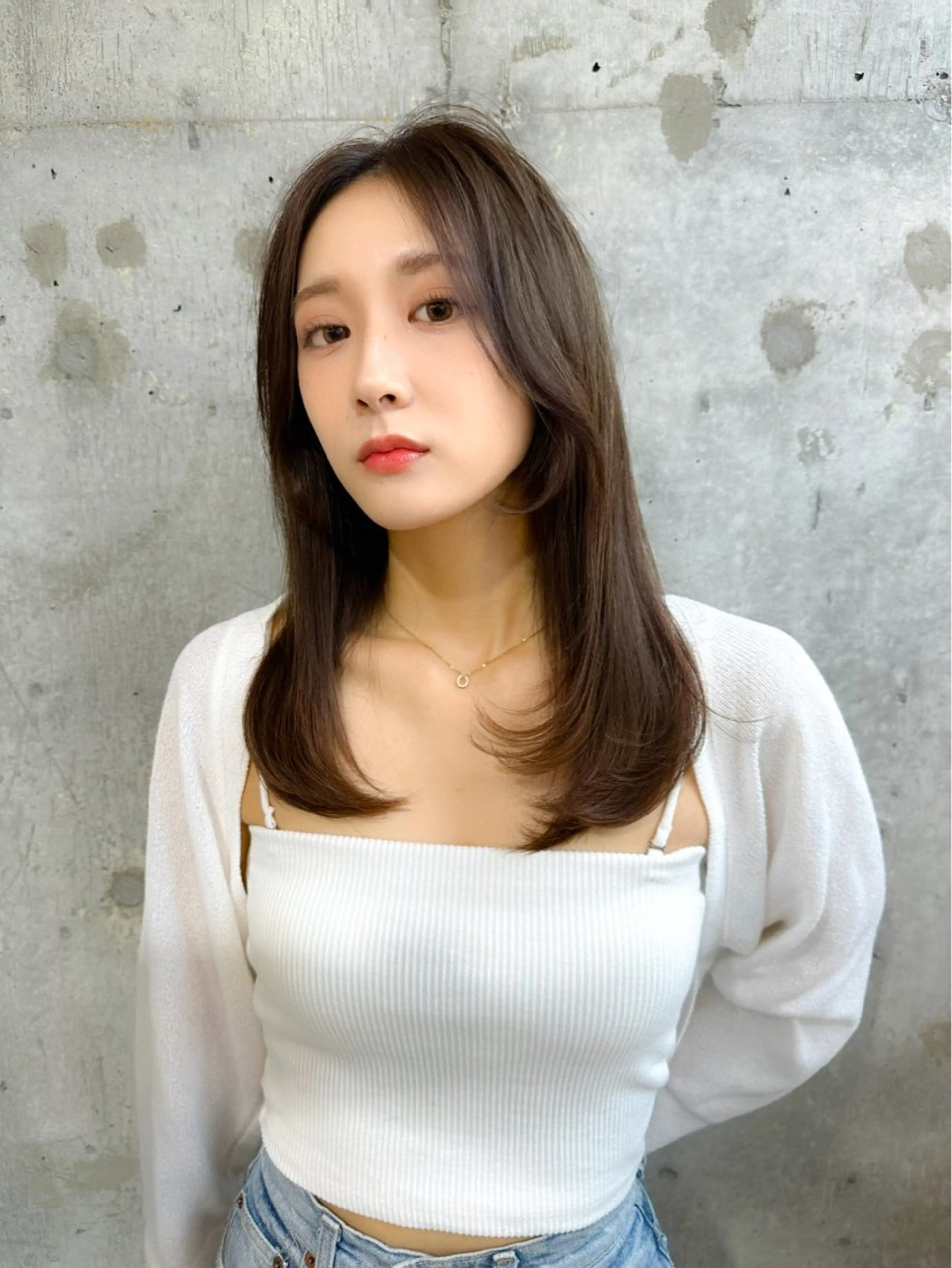 セミロング カラー カット ヘアカラー トリートメント ヘッドスパ 髪質改善サロン Sea shinjuku 新宿南口【シー　シンジュク】所属・髪質改善/韓国ヘア レイヤー/新宿/ロミのヘアスタイル