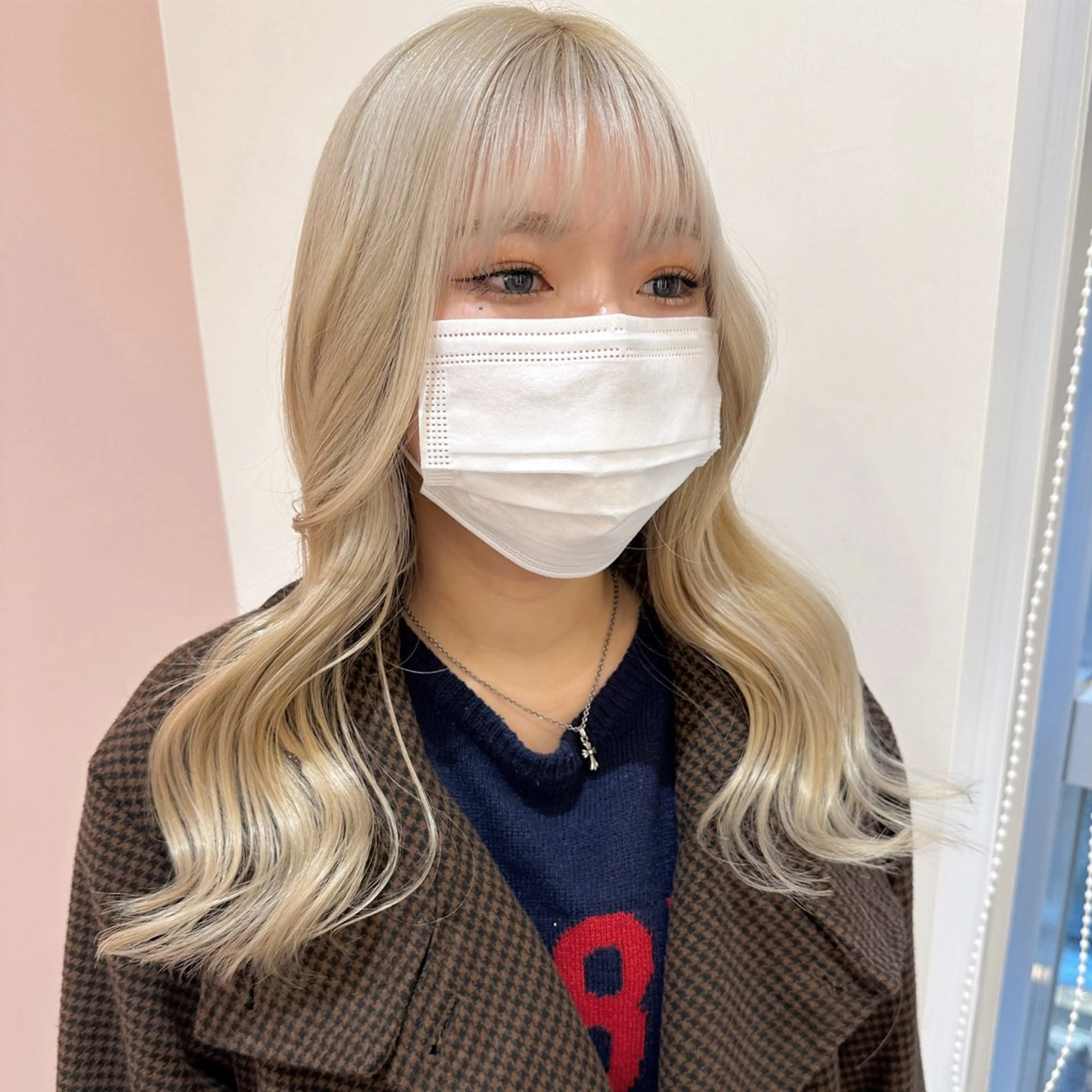 ロング カラー ブリーチ ブロンド ホワイトブロンド カット ヘアカラー トリートメント レイヤーカット/ ハイトーンchimiのヘアスタイル