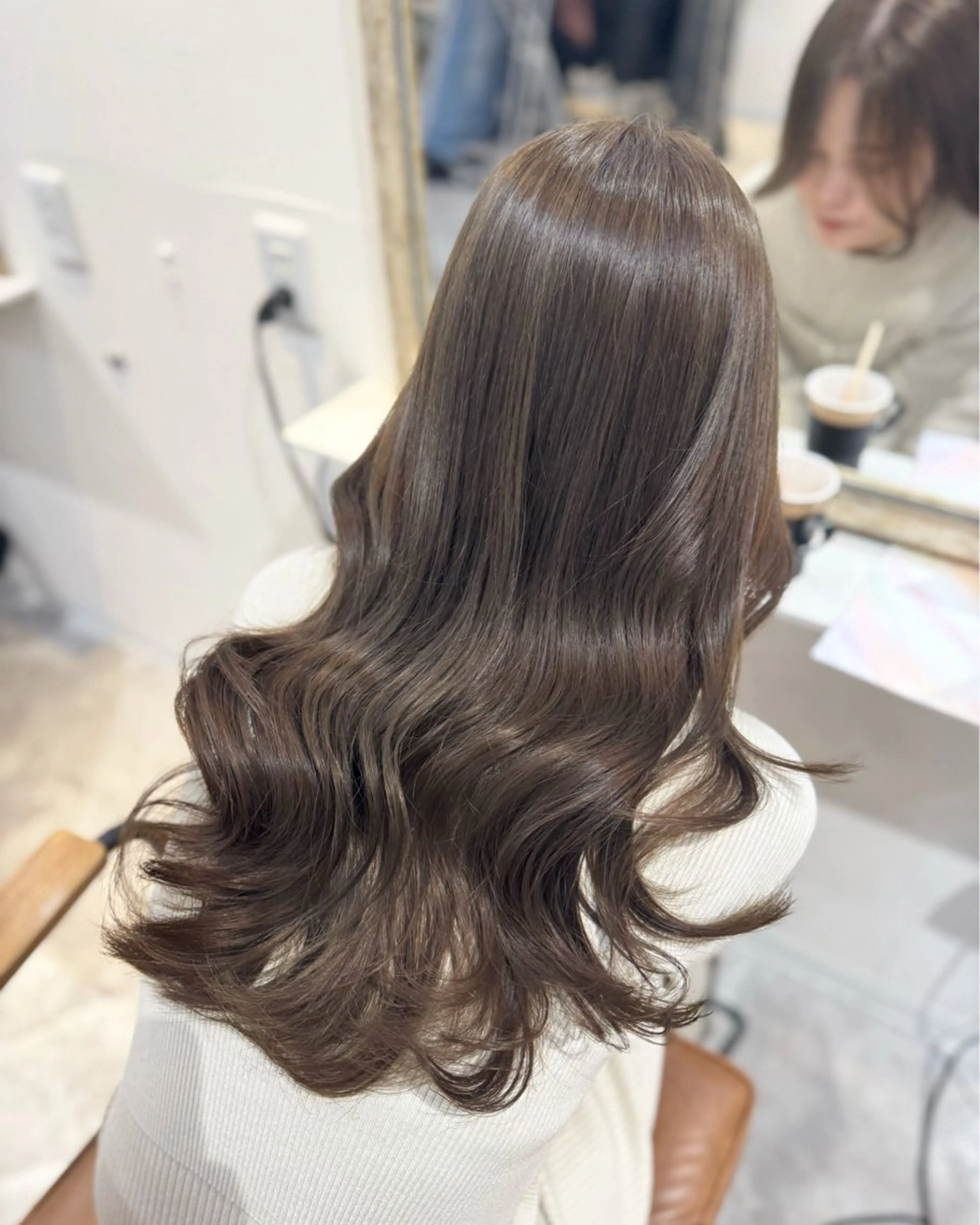 ロング カラー アッシュ アッシュブラウン ベージュカラー 黒髪 ブリーチ カット ヘアカラー トリートメント 赤み無し柔らかカラー 【梅田】madokaのヘアスタイル