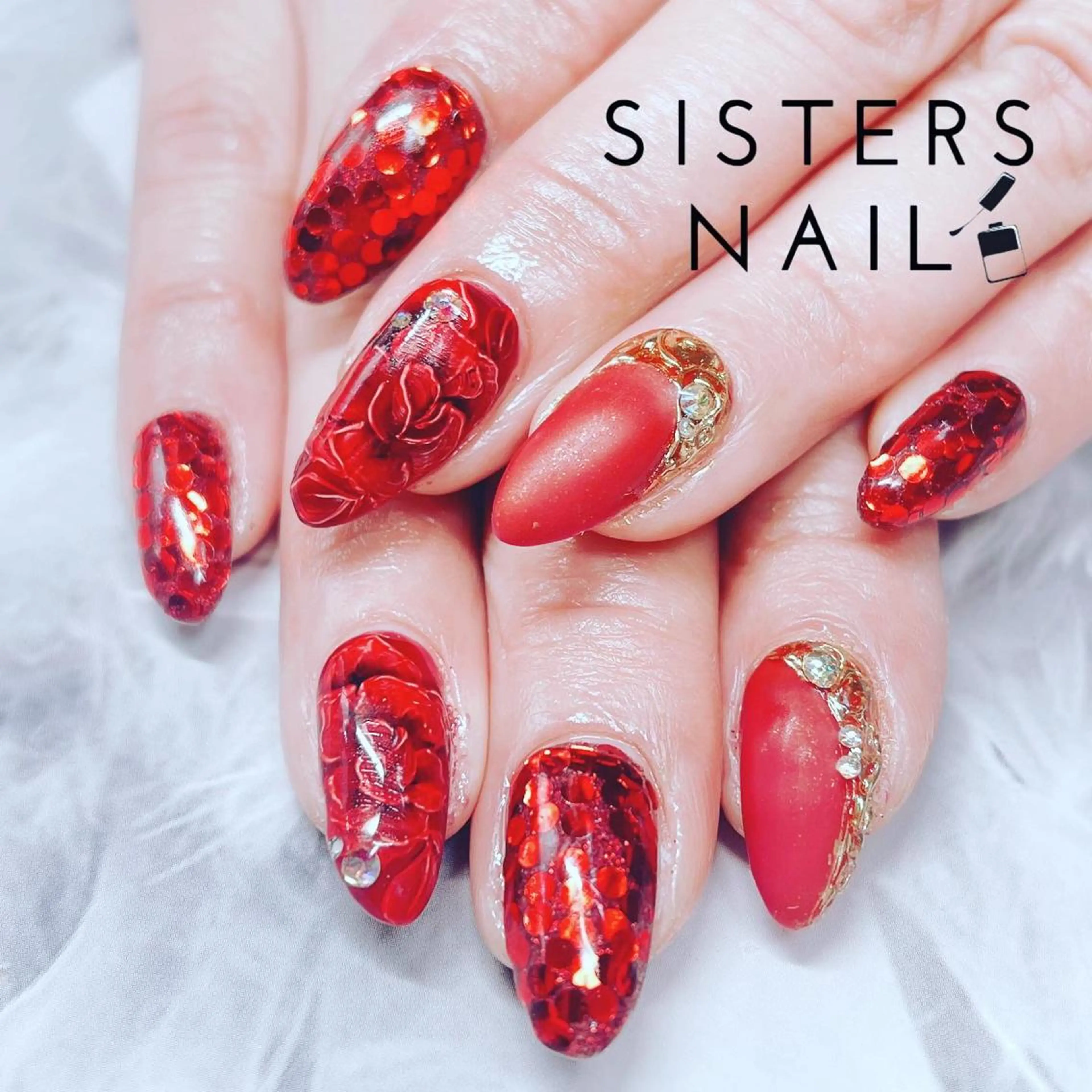 ネイル アートネイル フラワーネイル ゴージャス ホログラムネイル ラメ(グリッター) ハンドネイル ハンドケア sisters nail.fのネイルデザイン
