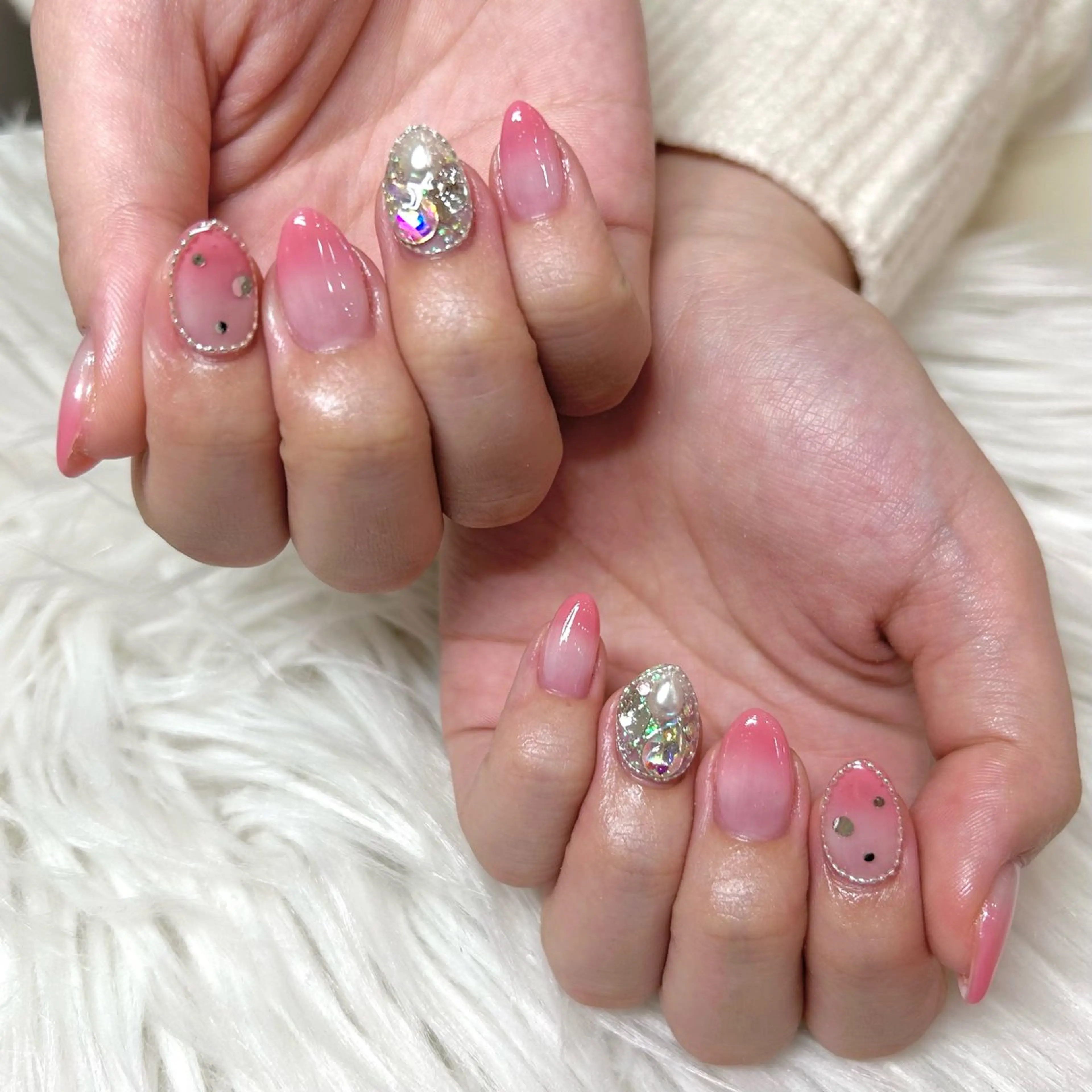 ネイル ストーンネイル SOARE TADAのネイルデザイン