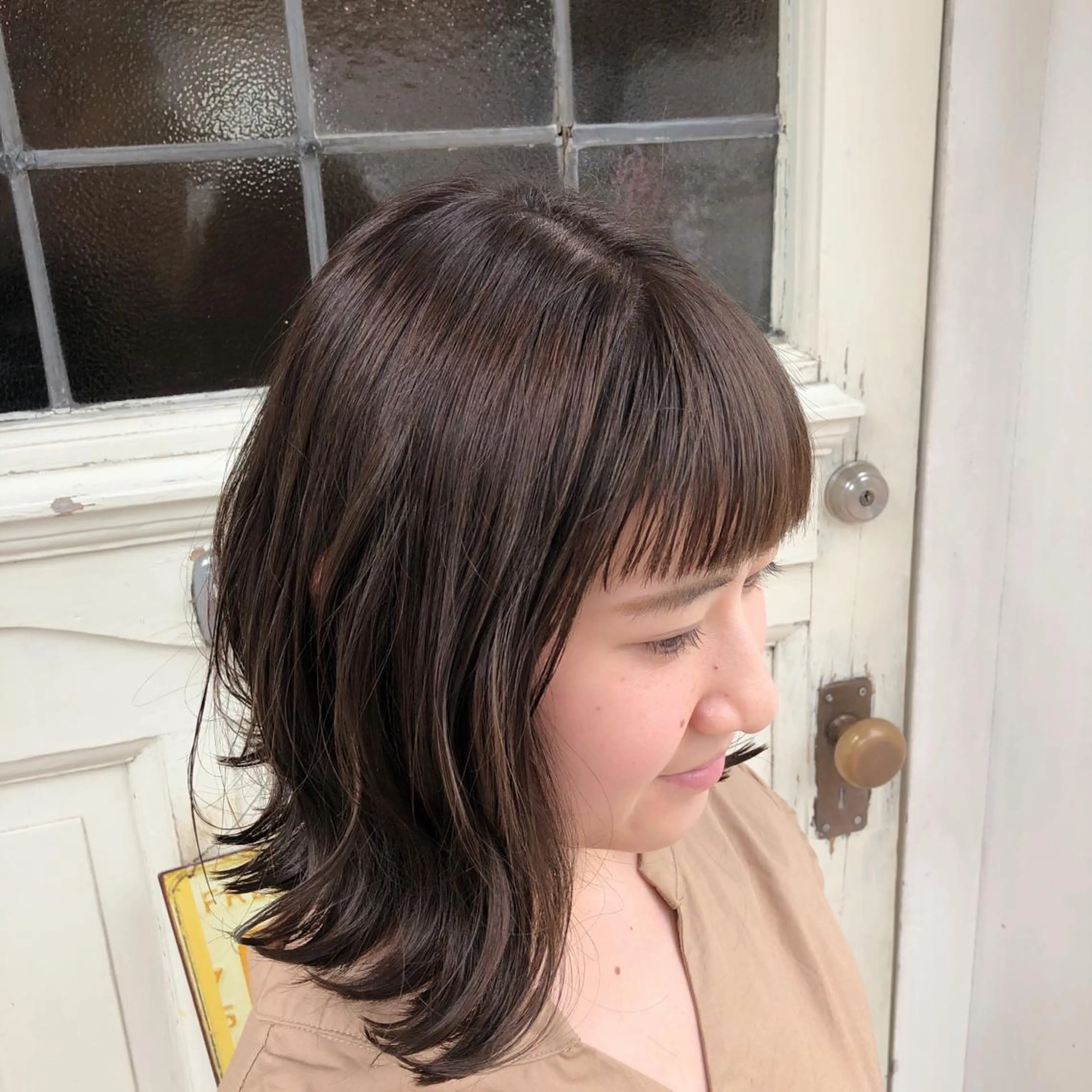 ミディアム カラー オン眉 外ハネヘア h a k u 大倉 卓人のヘアスタイル