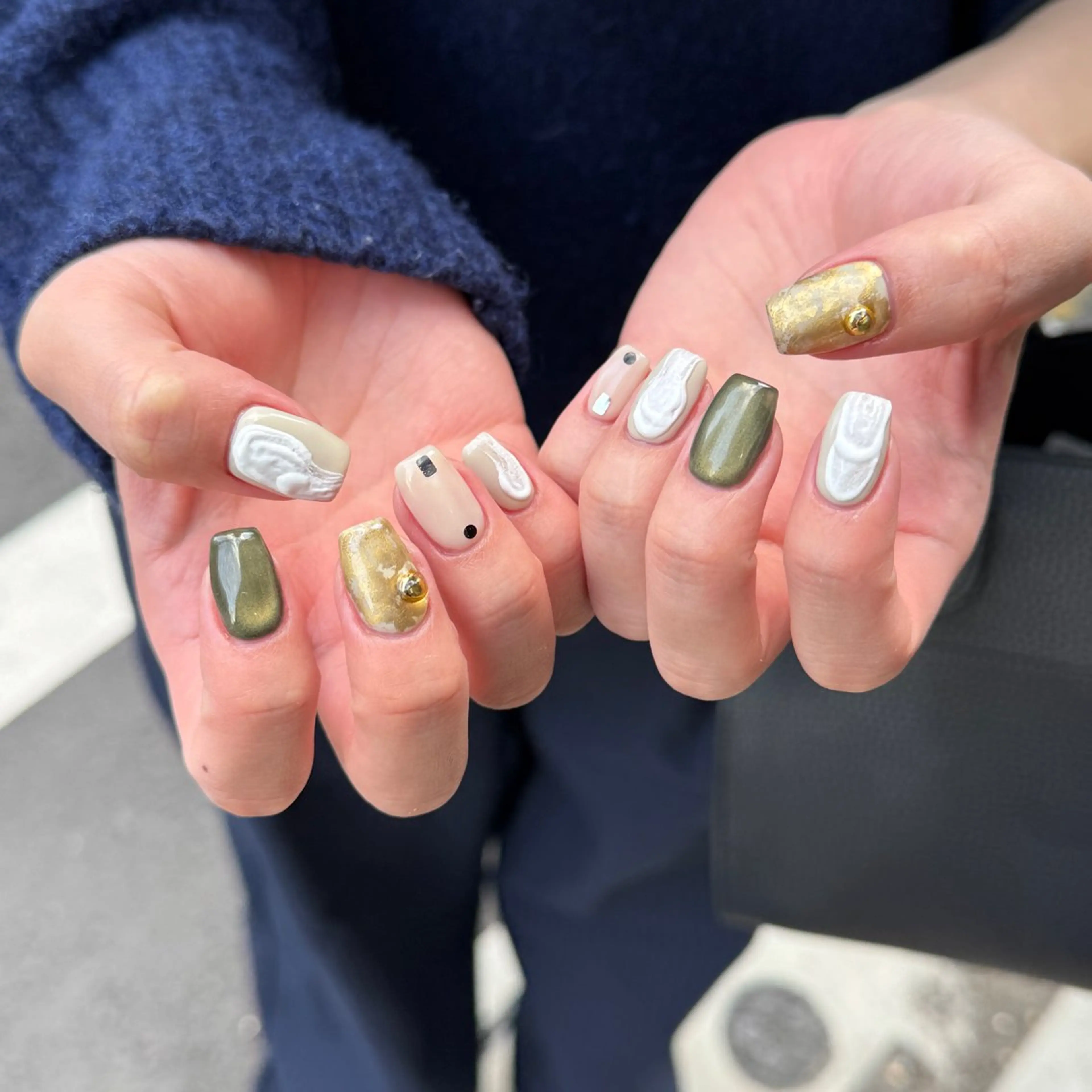 ネイル シンプルネイル 冬ネイル ハンドネイル 𝐫𝐚𝐢 𝐧𝐚𝐢𝐥のネイルデザイン