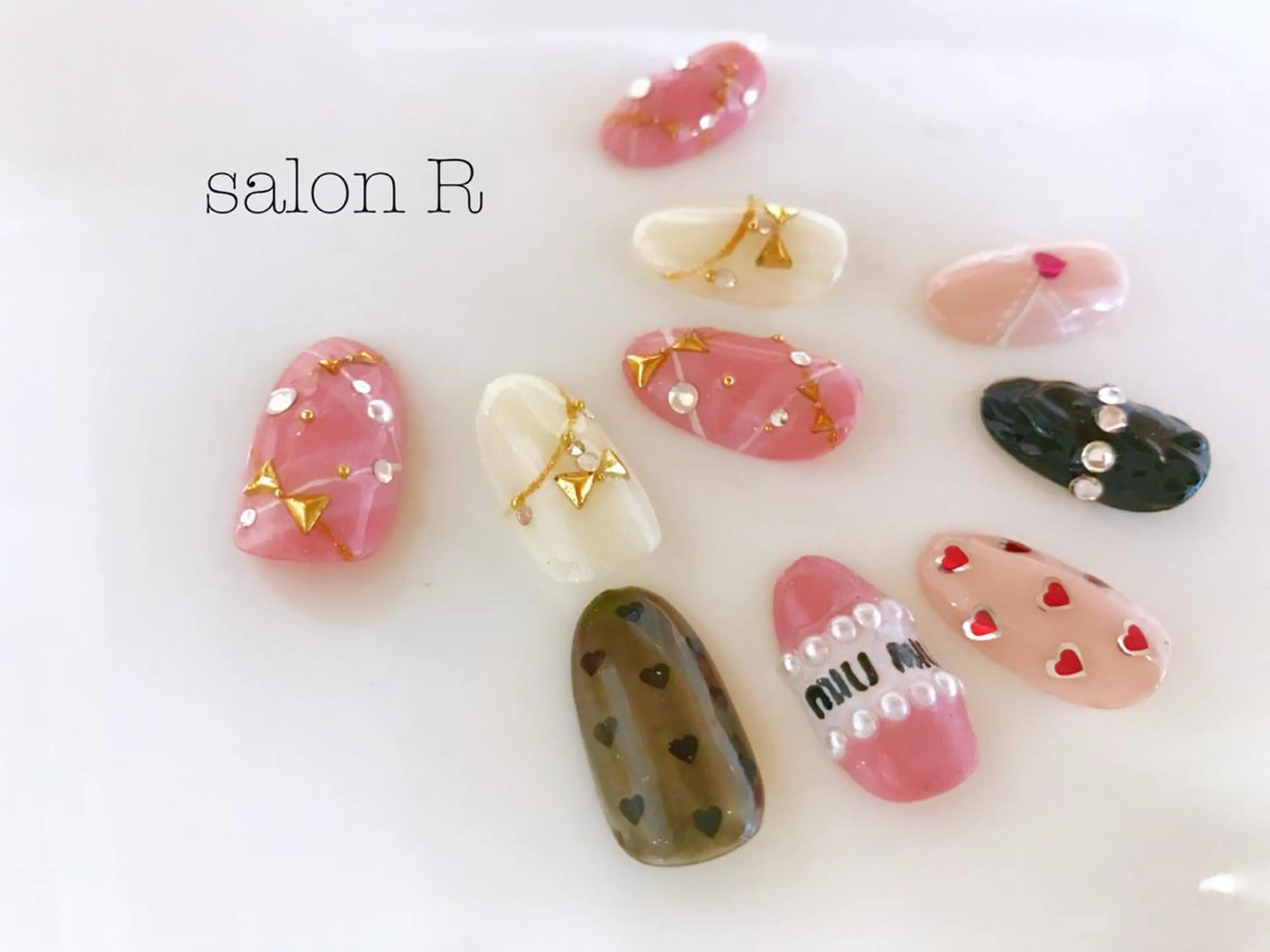 ネイル リボン Re Pearl～コーディネートサロン～ 市駅前店所属・NARUMI HYODOのネイルデザイン