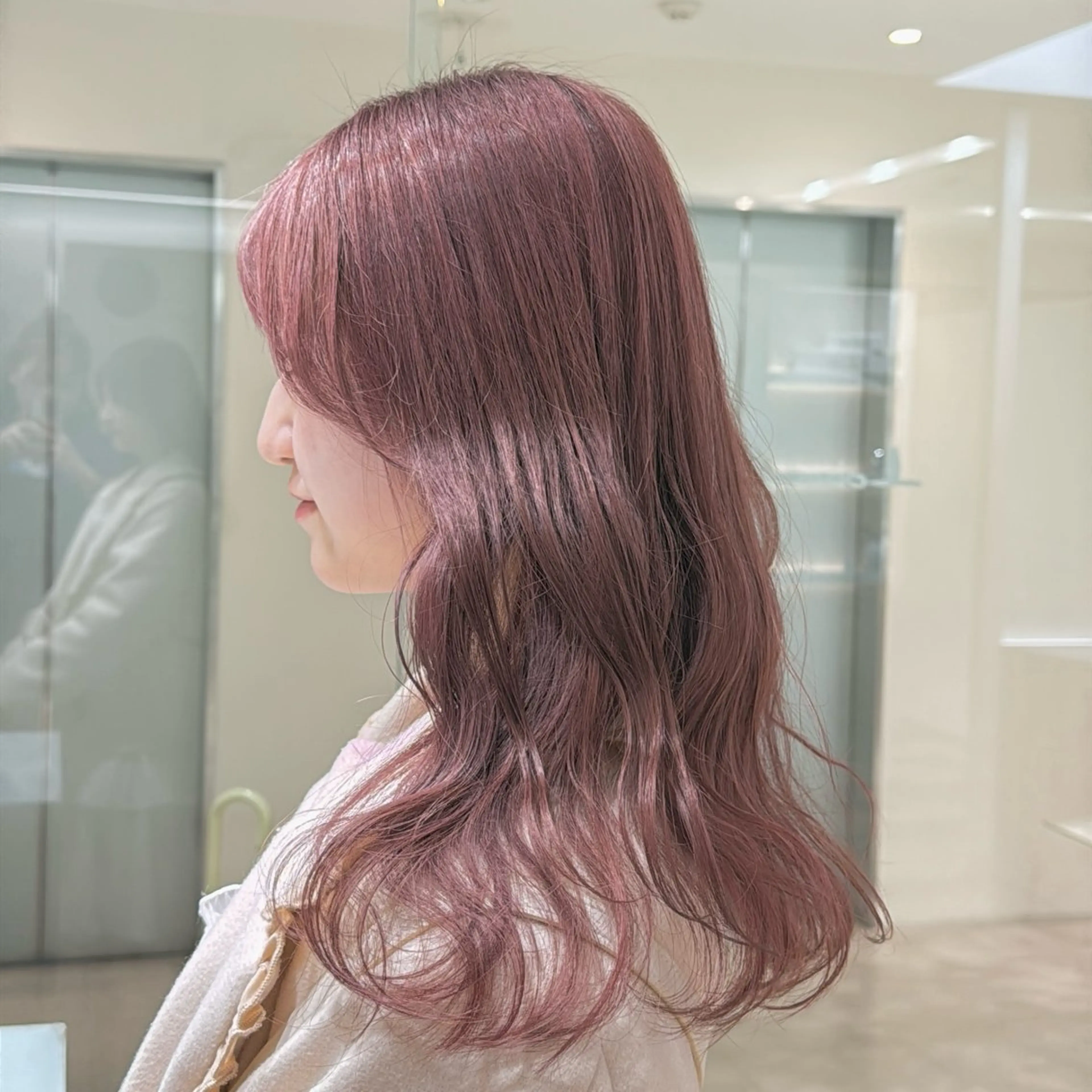 ミディアム カラー ベージュカラー ブリーチ ピンクカラー ピンクベージュ カット ヘアカラー トリートメント 松永 わかなのヘアスタイル