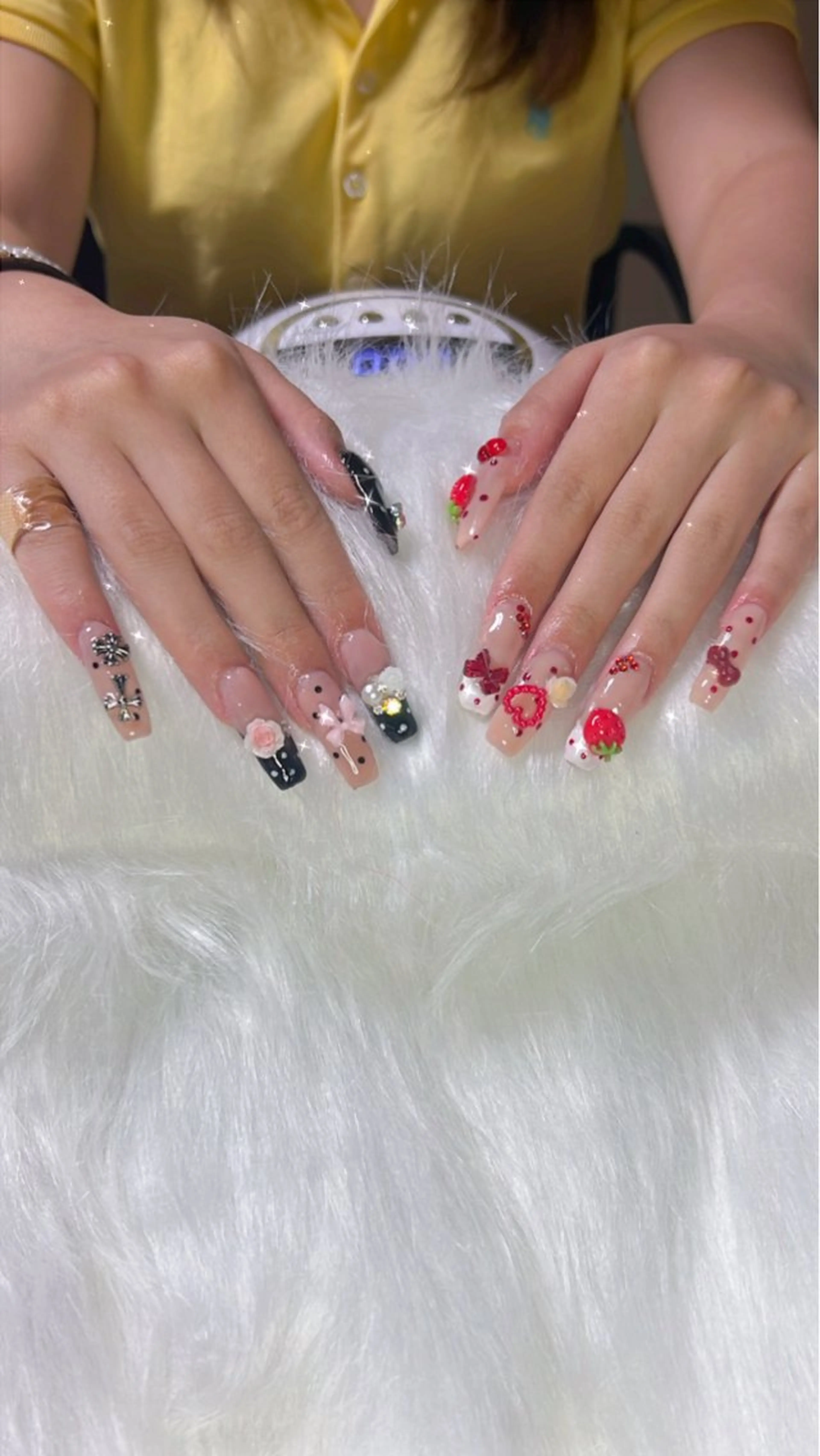 ネイル ドット フレンチネイル 赤色 スカルプネイル シンプルネイル Belle Époque 𓃛のネイルデザイン