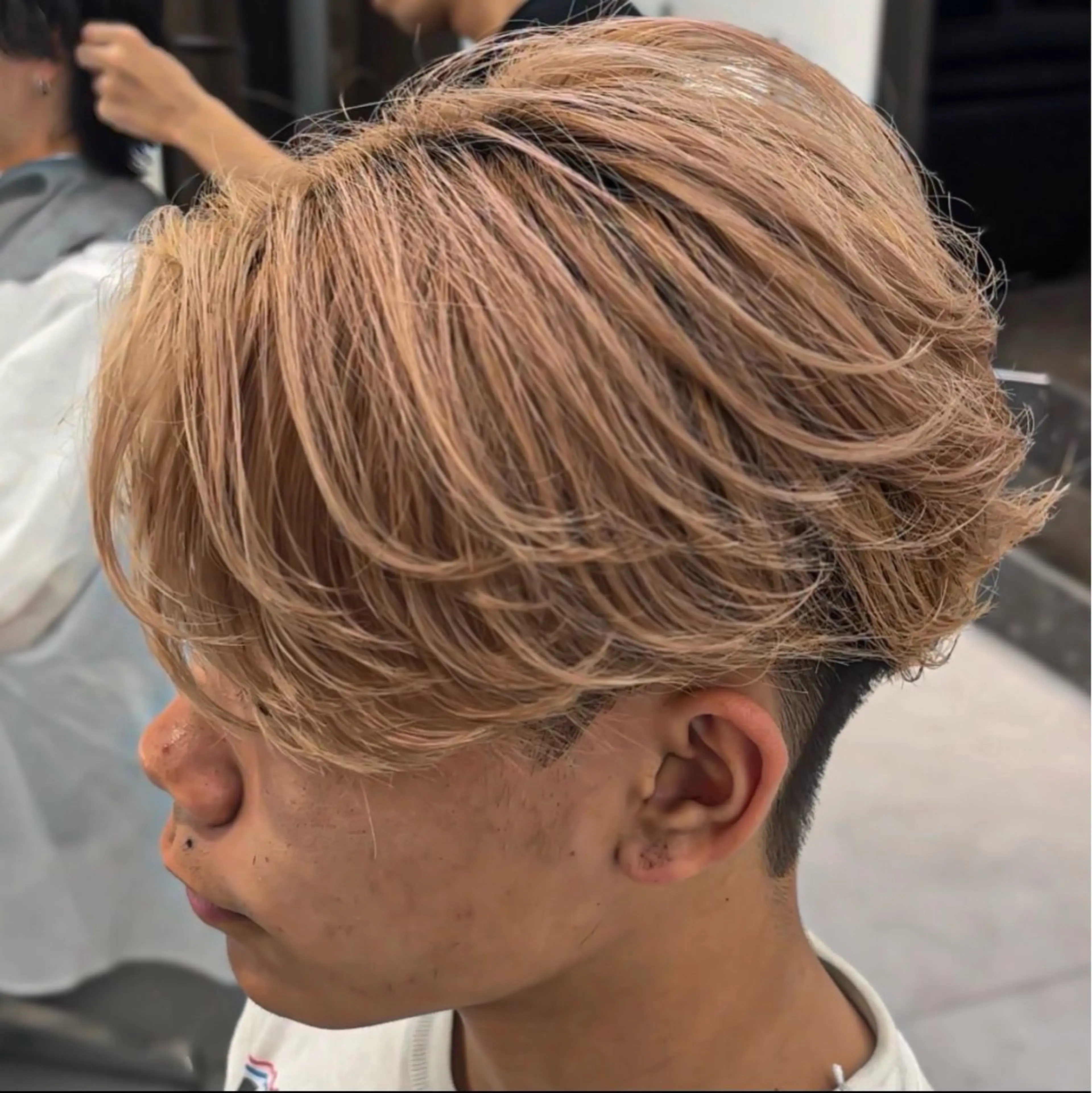 ショート カラー パーマ メンズ センターパート 鶴田 来夢のヘアスタイル