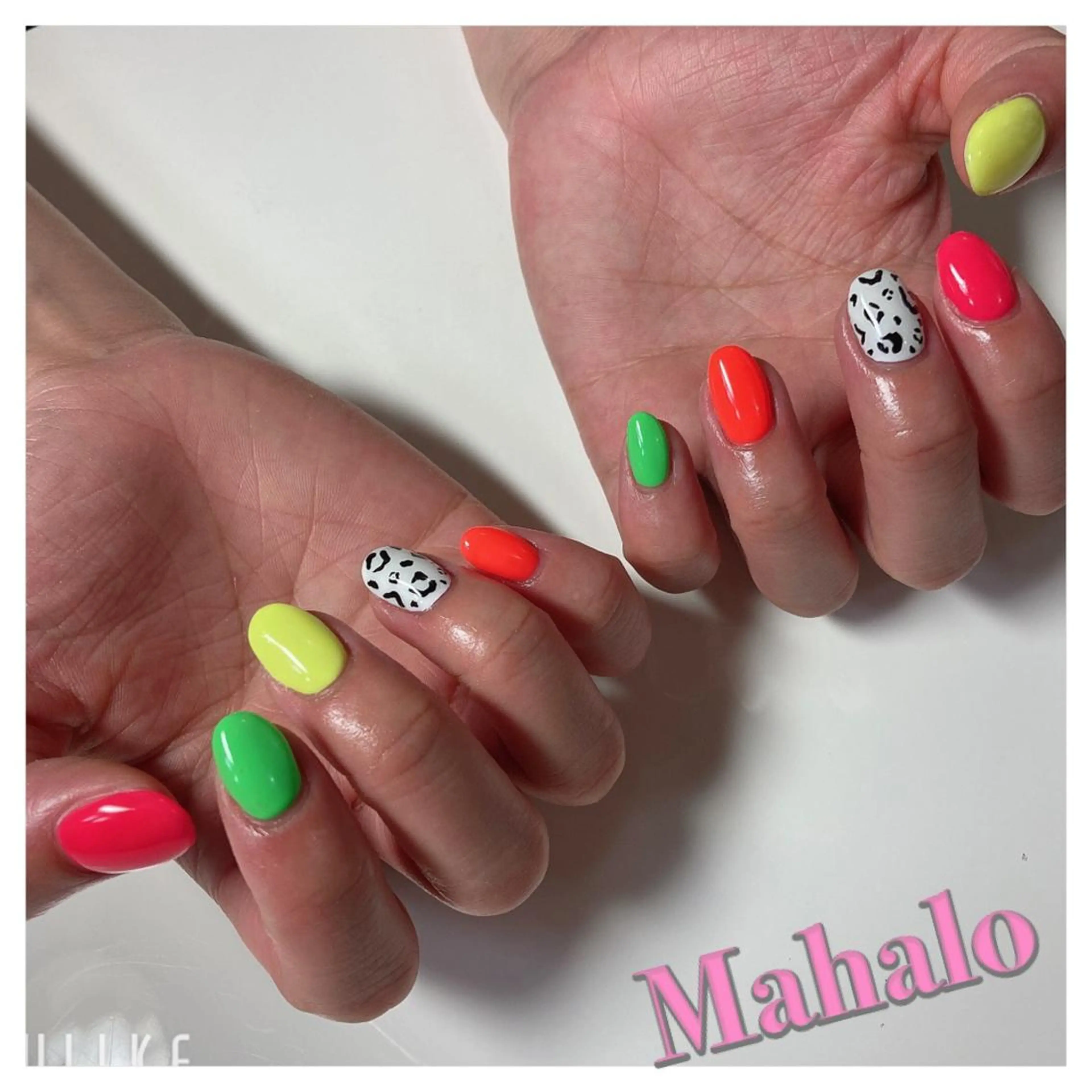 ネイル アニマル柄 グリーン オレンジ ピンク ショートネイル Nail Salon Mahaloのネイルデザイン