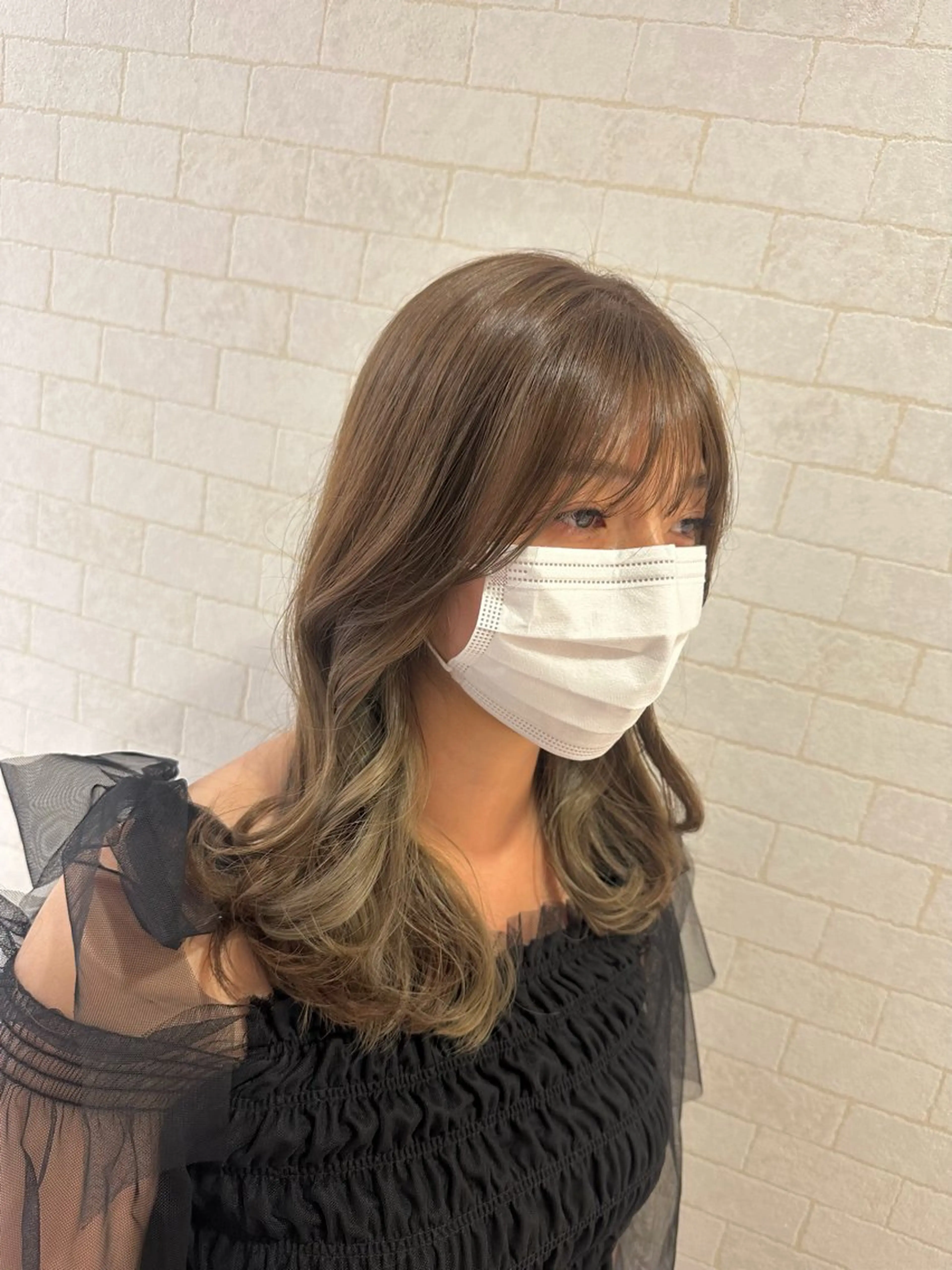 ロング カラー ブリーチ 透明感カラー ダブルカラー ブリーチなしカラー 顔まわりレイヤー 大人レイヤー& 透明感カラー💄のヘアスタイル