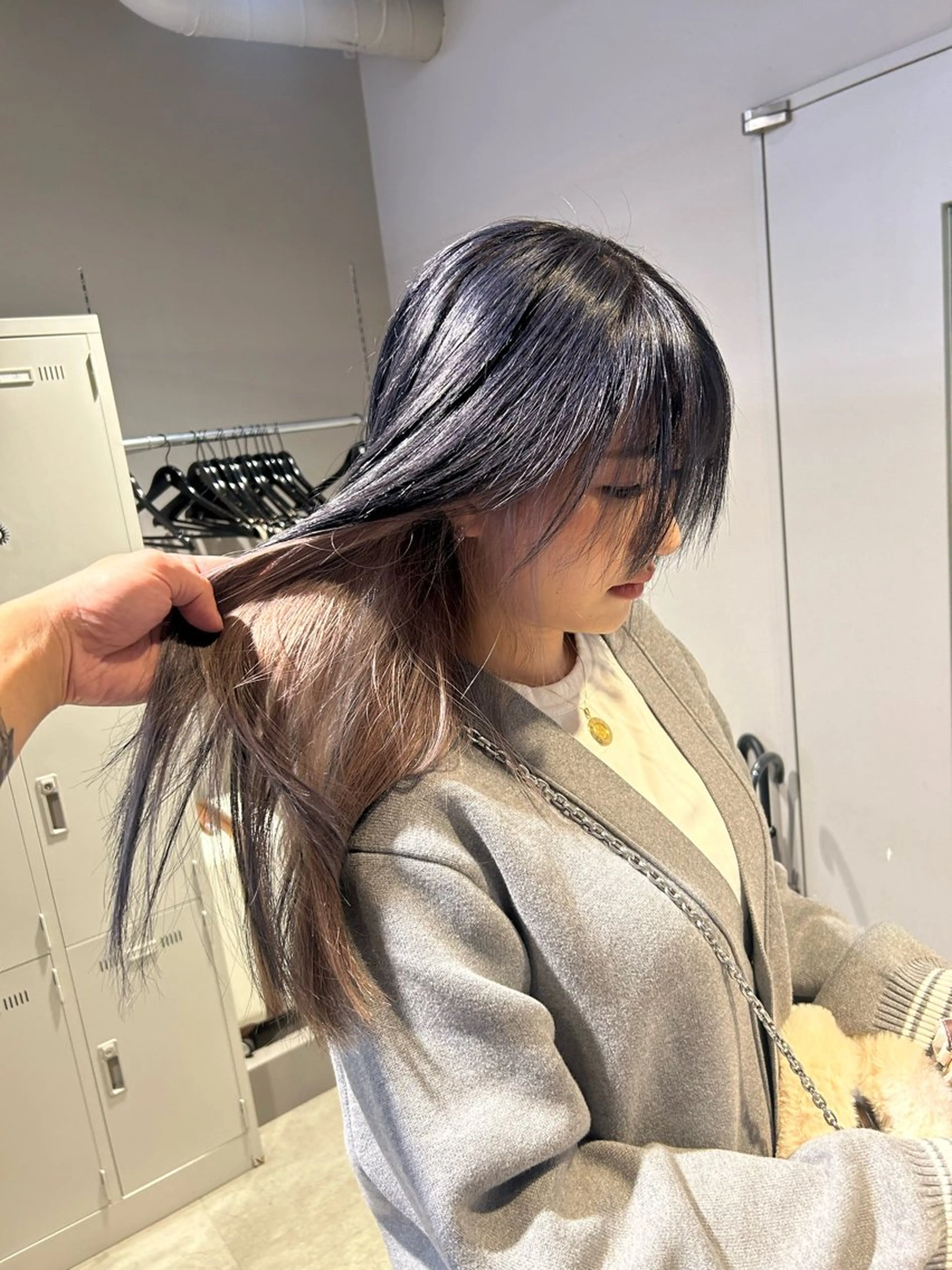 セミロング カラー ヘアカラー トリートメント 韓国ヘア暗髪 ダブルカラーメンズ可のヘアスタイル