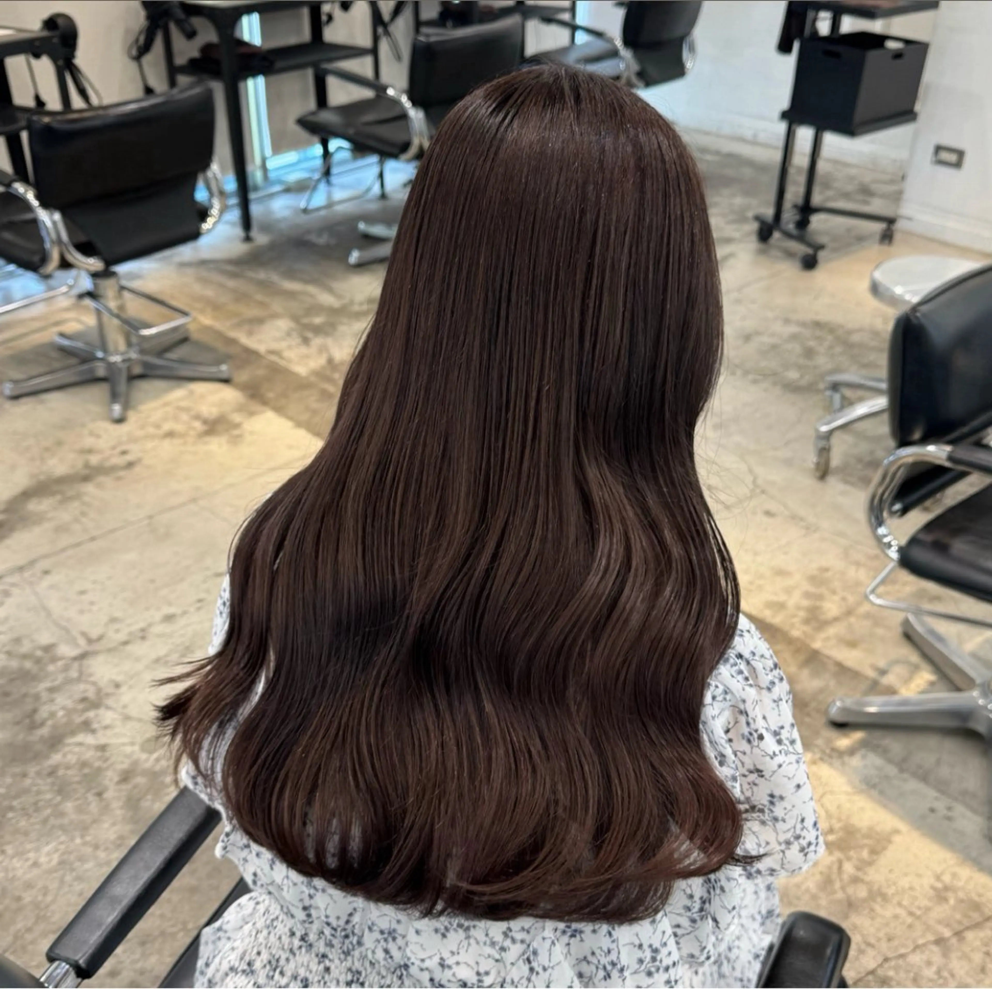 セミロング カラー ブラウンカラー ショコラブラウン 透明感カラー ヘアカラー トリートメント 🌼動き×透明感🩵 ハイトーン/ナナのヘアスタイル