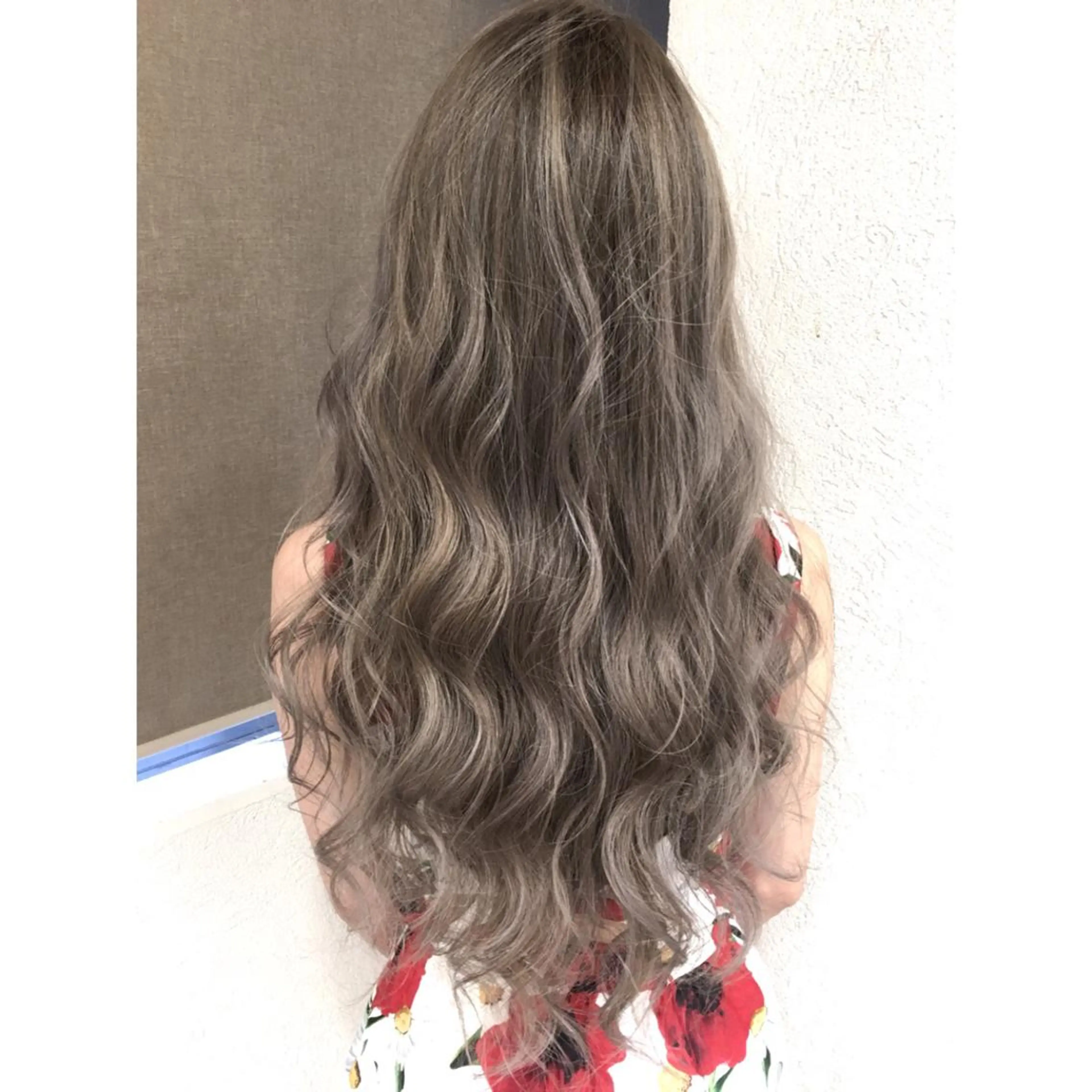 ロング カラー ベージュカラー ハイライトカラー 3Dハイライト ハイライト ヘアカラー トリートメント 井上 一平のヘアスタイル