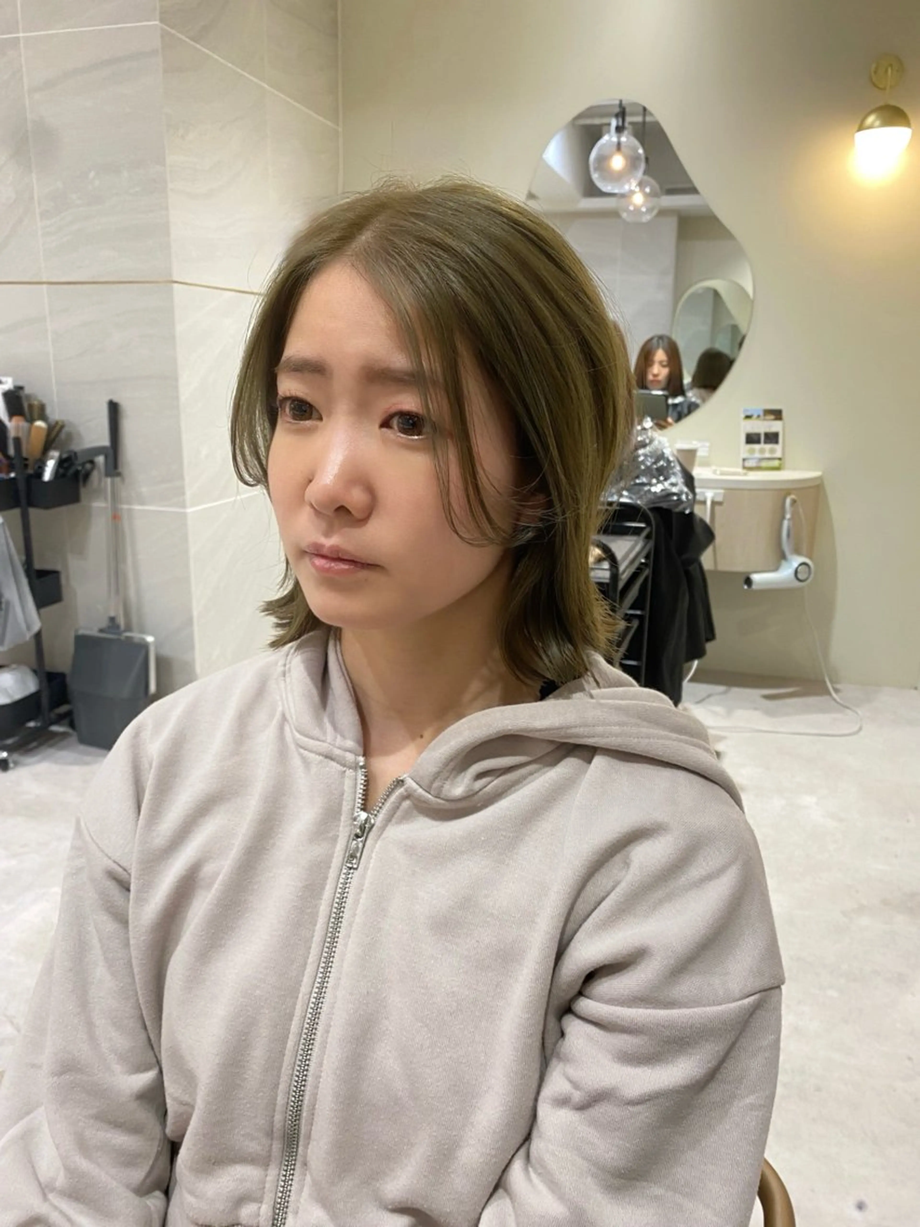 ショート カラー ベージュカラー ブリーチ ダブルカラー ブリーチなしカラー オリーブベージュ カット ヘアカラー 透明感カラー🌿 グレージュ🐺陽介のヘアスタイル