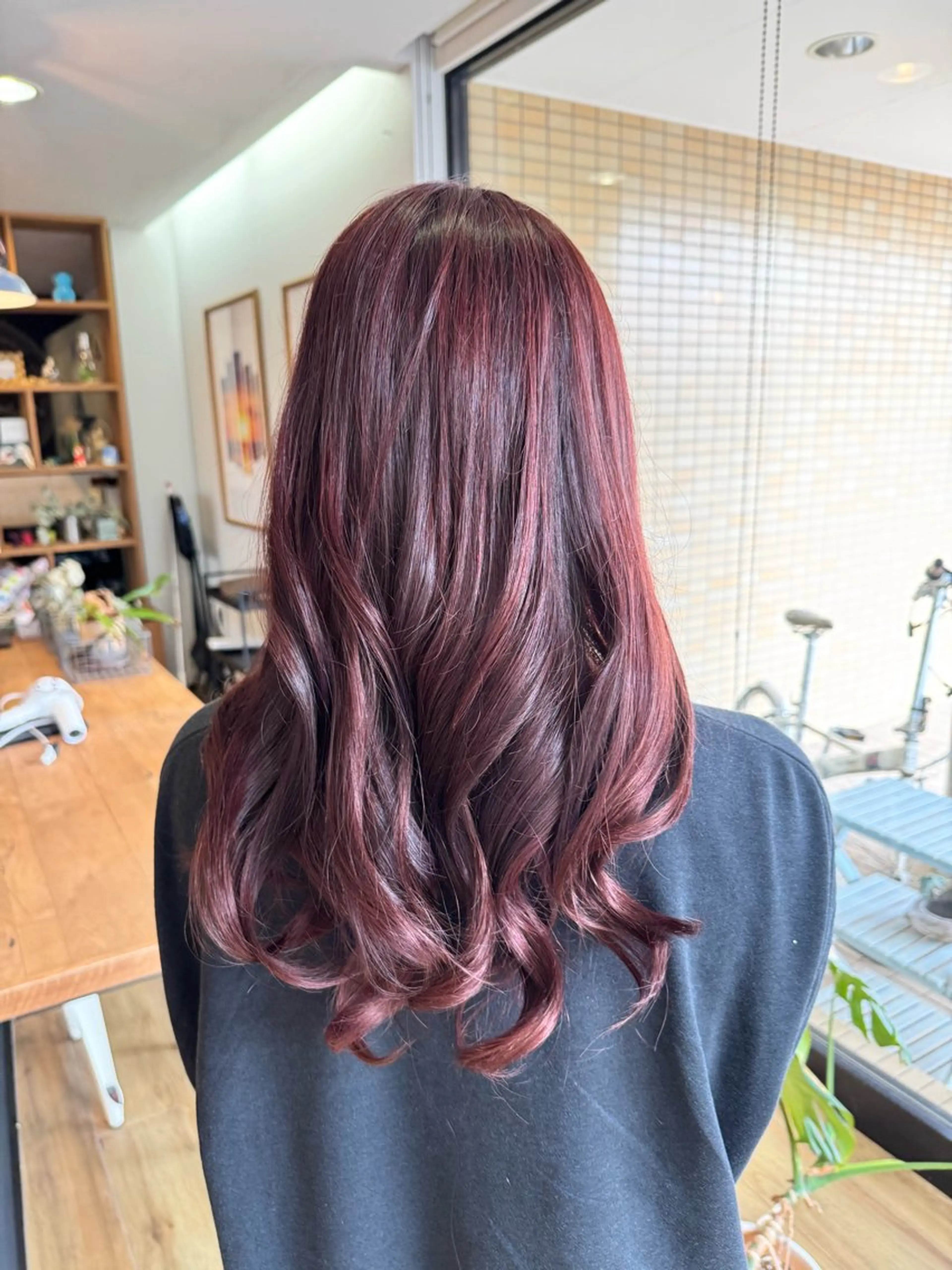 ロング カラー ピンクカラー ヘアカラー トリートメント ツキダテ ユイのヘアスタイル