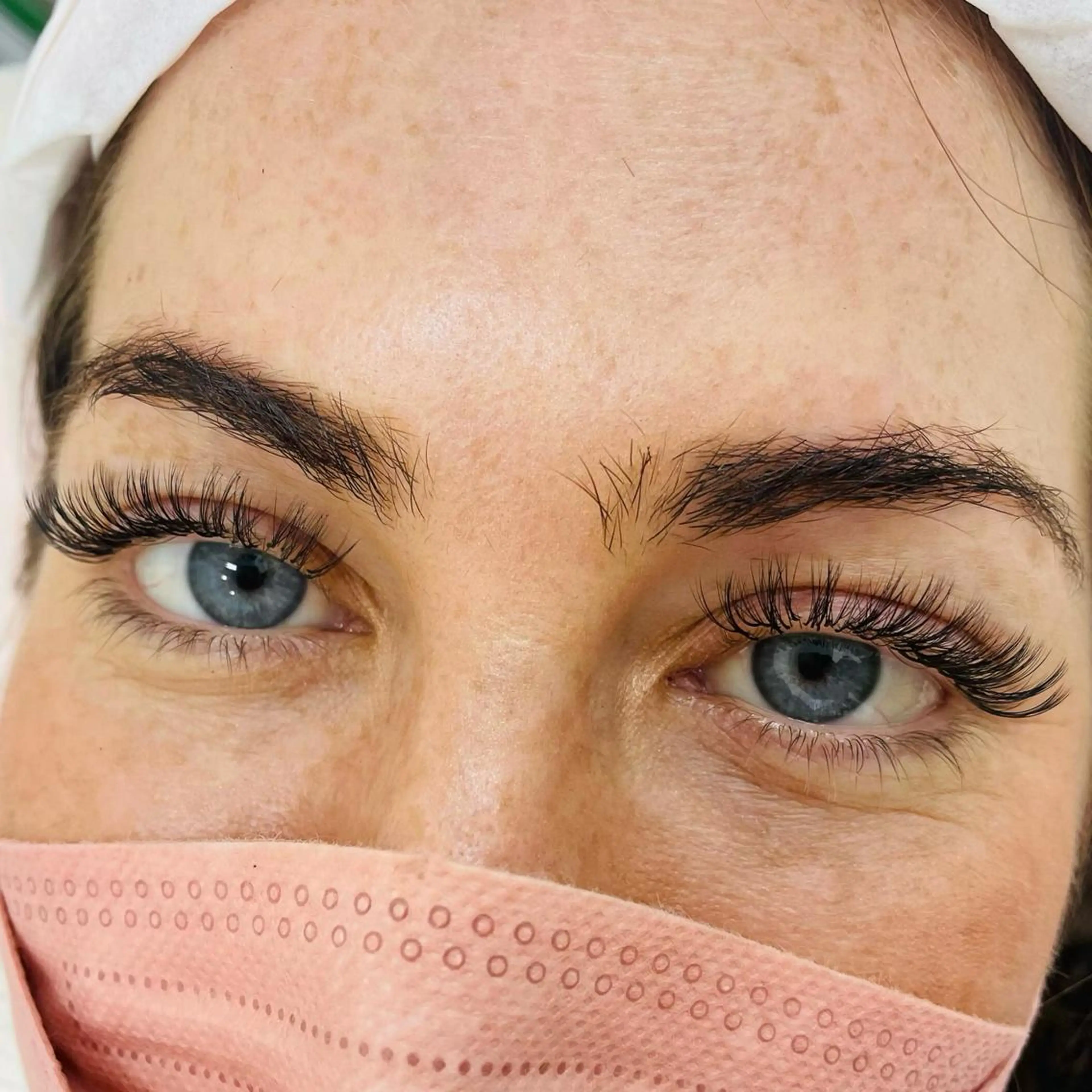 🐶ボリュームラッシュ300本🩵オフ無料の写真