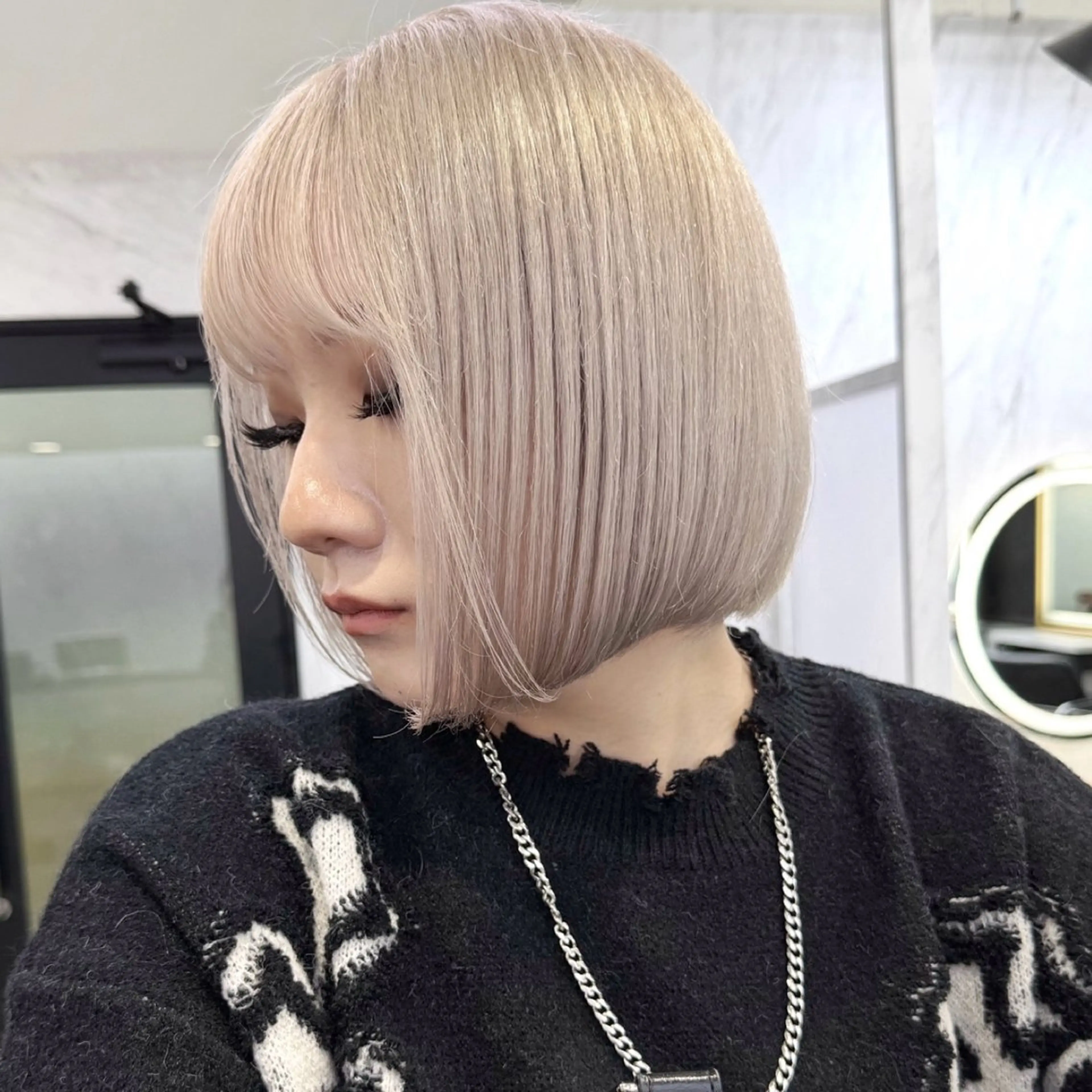 ミディアム カラー シールエクステ ハイトーンカラー エクステ ヘアカラー シールエクステ特化 ハイトーン、NANAのヘアスタイル