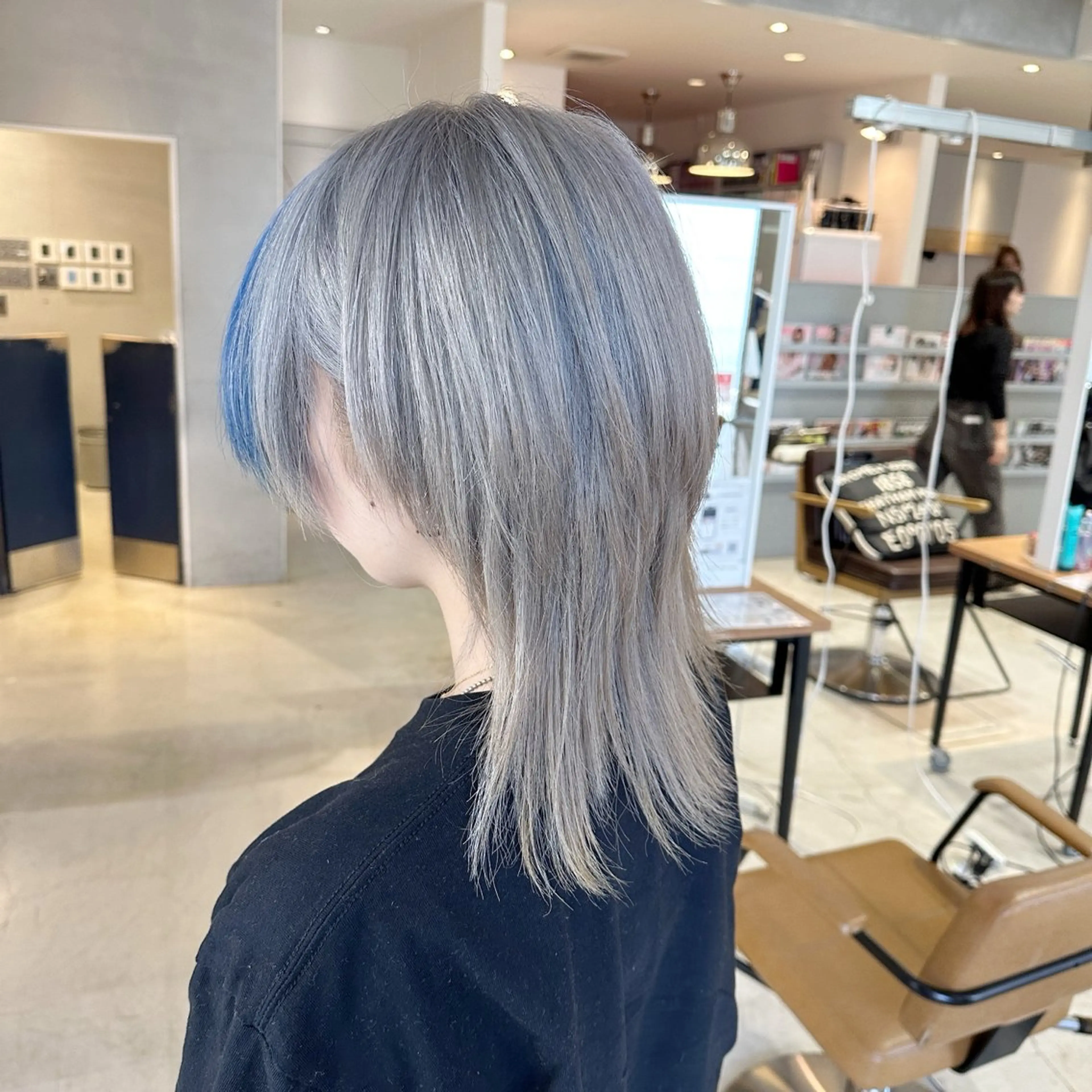 ミディアム くびれヘア エクステ 顔周りカット 韓国風ヘア レイヤーカット ヘアカラー 🌈ホワイトカラー レイヤー/キシ🌈のヘアスタイル