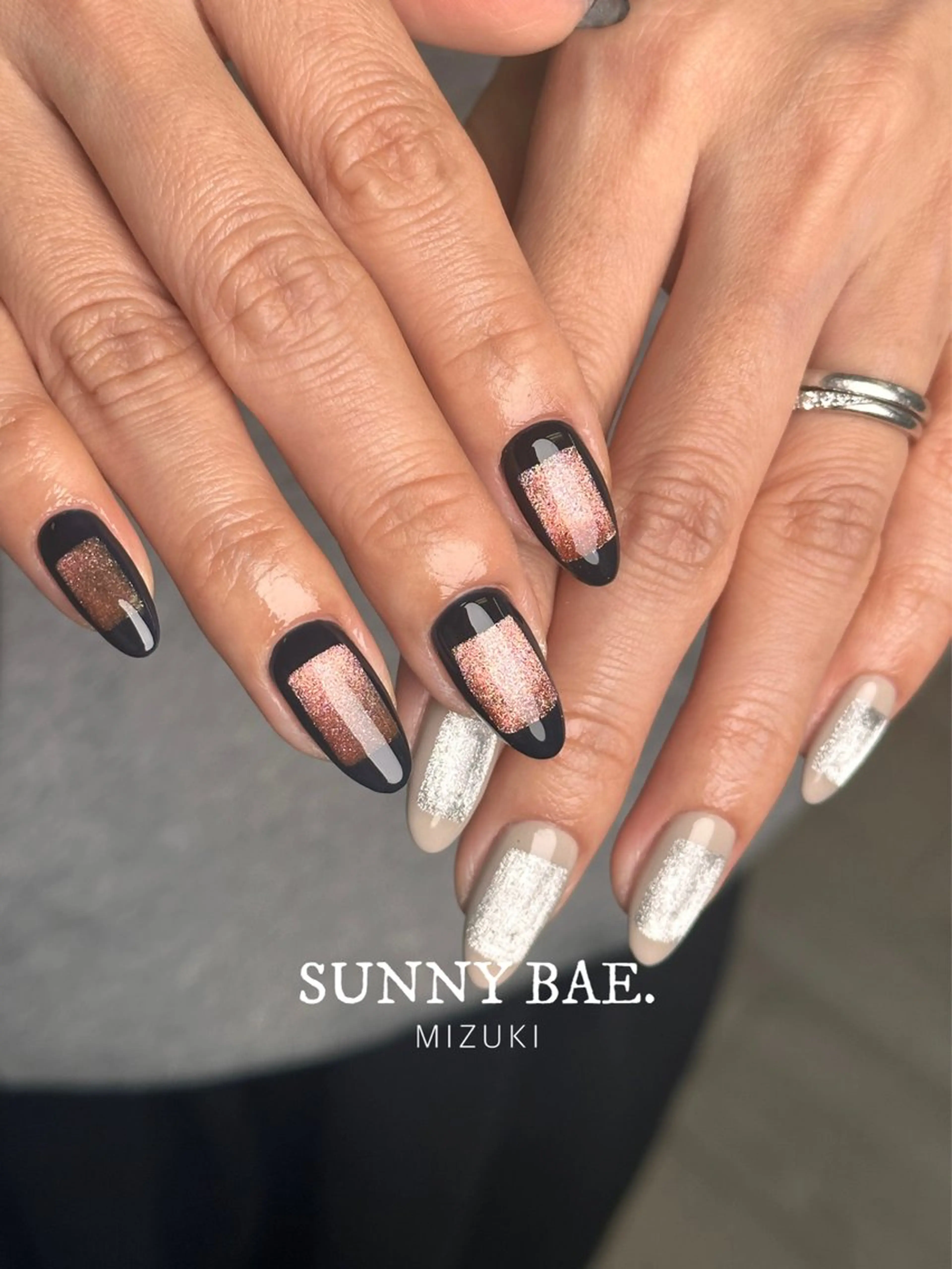 ネイル マグネットネイル ネイビー ニュアンスネイル ハンドネイル SUNNY BAE. 🌼MIZUKIのネイルデザイン