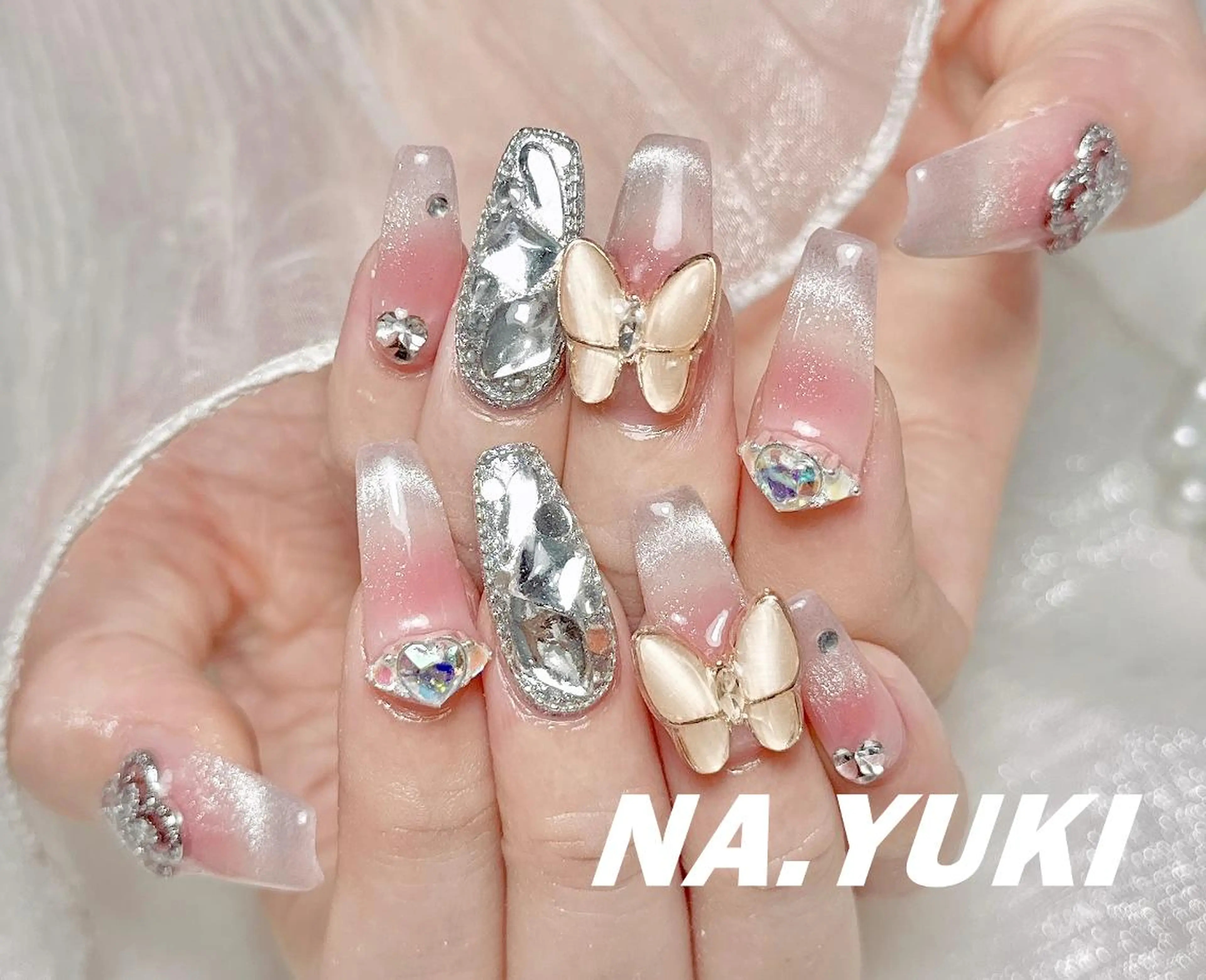 ネイル ハンドネイル ハンドケア 🌷 Mooning 🌷のネイルデザイン