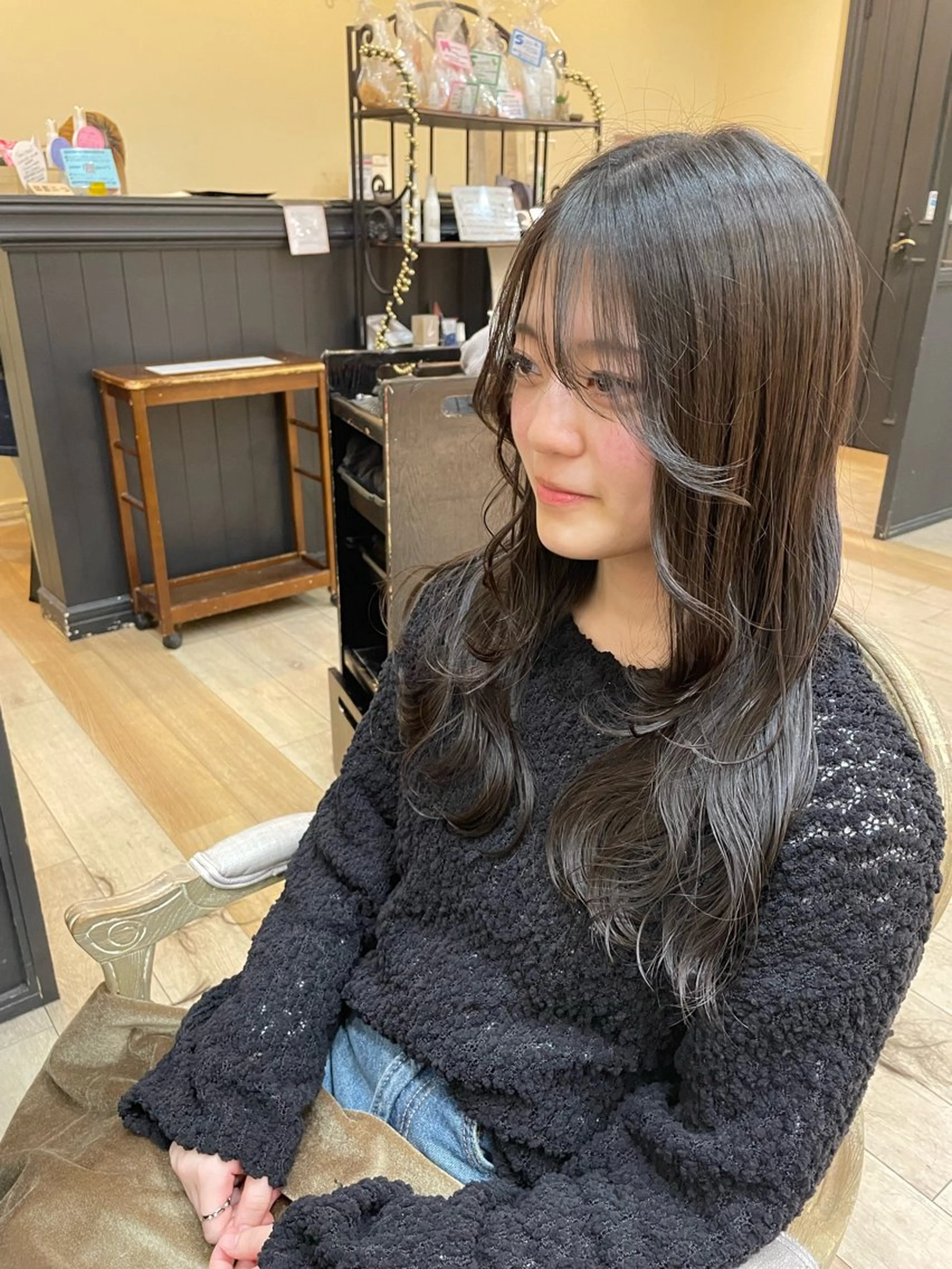セミロング レイヤーカット 亀川蓮 Agu hairのヘアスタイル