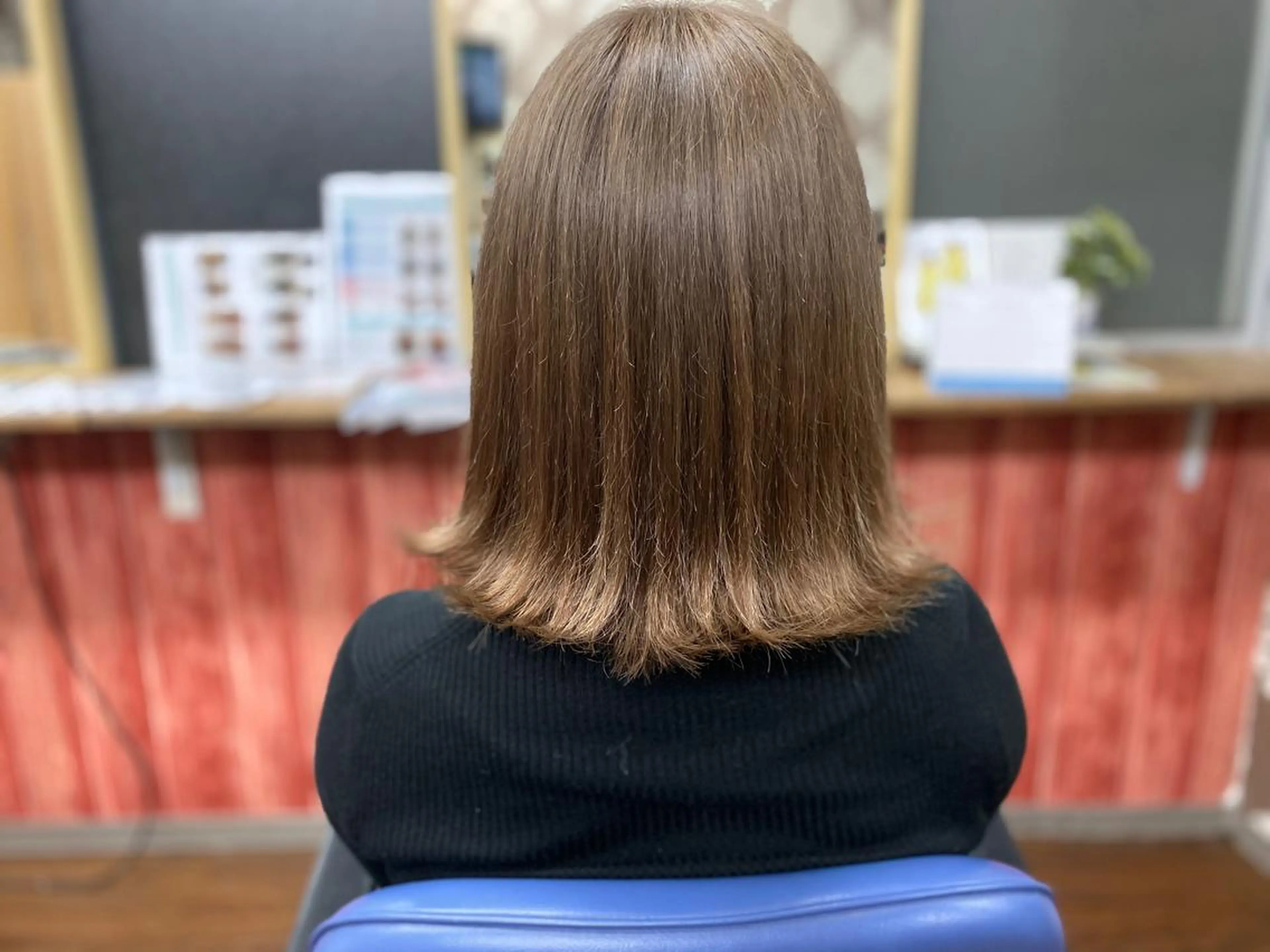 ショート 外ハネヘア カット ヘアカラー トリートメント Relaxation Saljuのヘアスタイル
