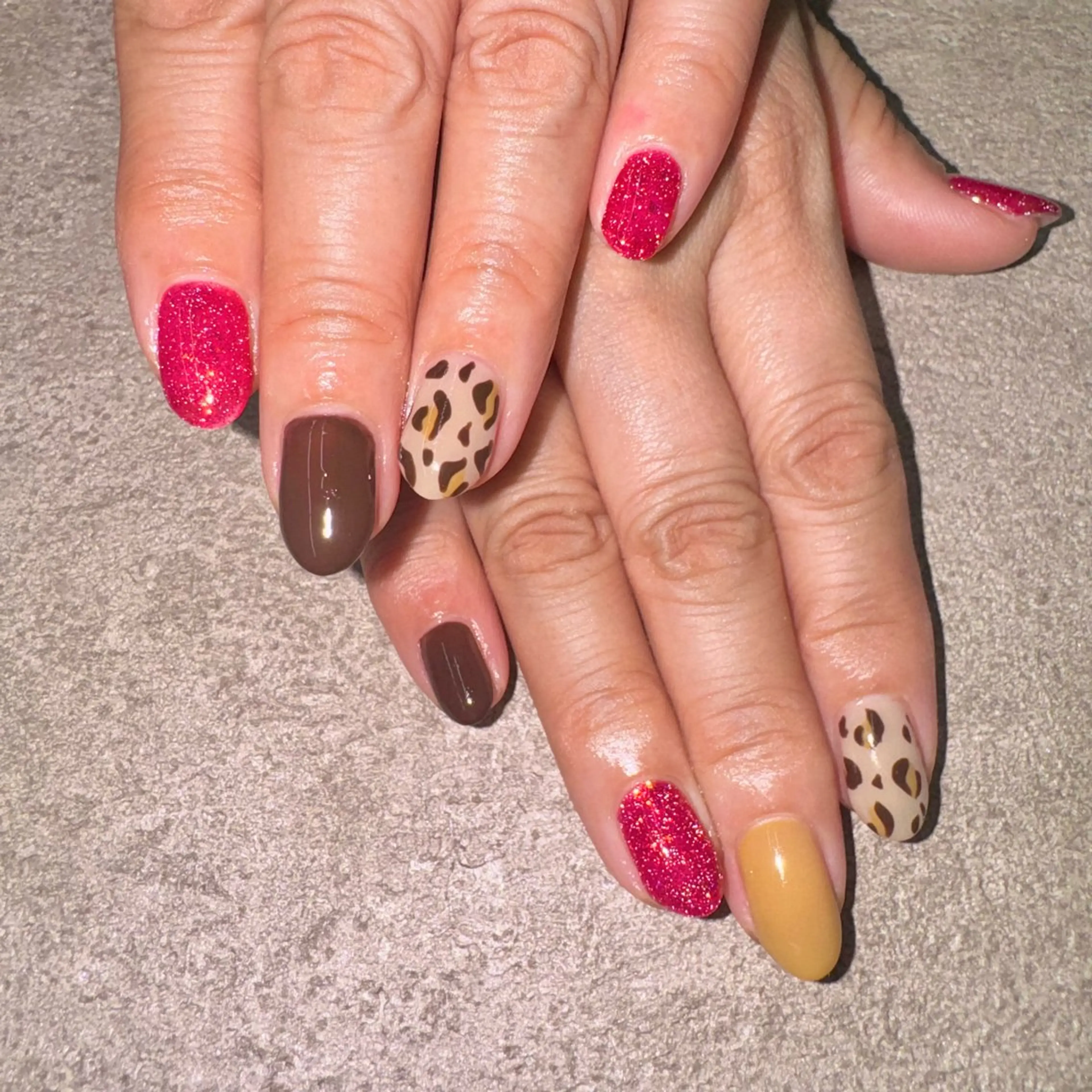 ネイル アニマル柄 フラッシュネイル ラメ(グリッター) Nail Sant Esperanza by SALON DE やす所属・Sant Esperanzaのネイルデザイン