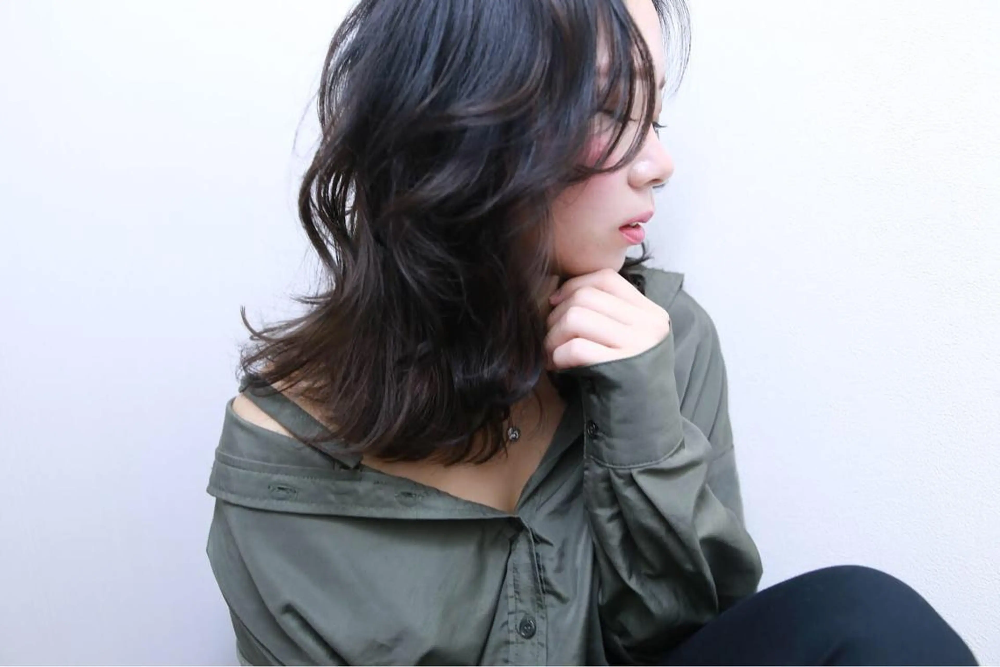 ミディアム カラー ダークグレー ダークグレージュ グレージュ レイヤーカット トップスタイリスト 藤原 純のヘアスタイル
