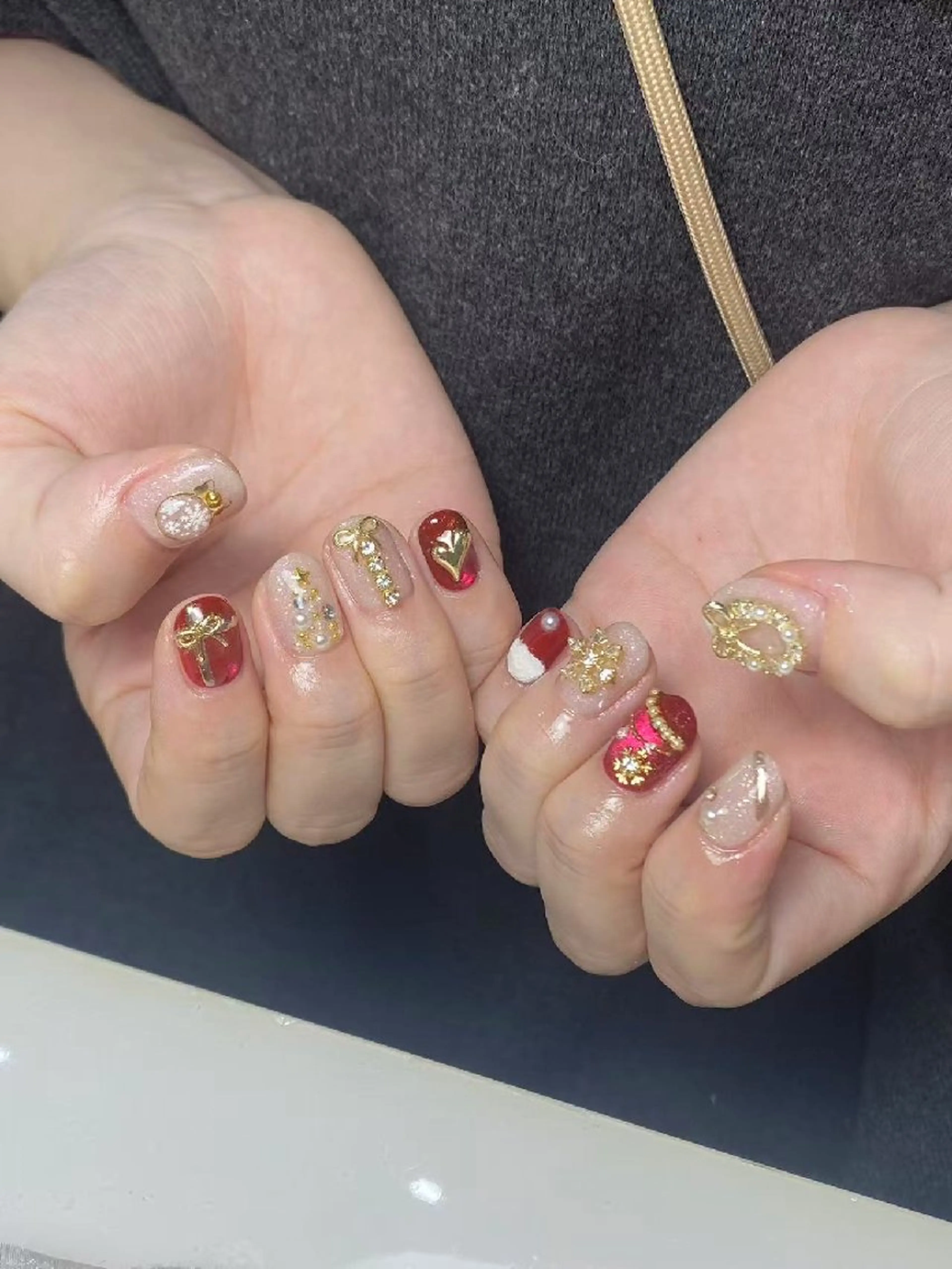 ネイル チークネイル フレンチネイル ジェルネイル ガーリー キラキラネイル ハンドネイル UM Nail Salonのネイルデザイン