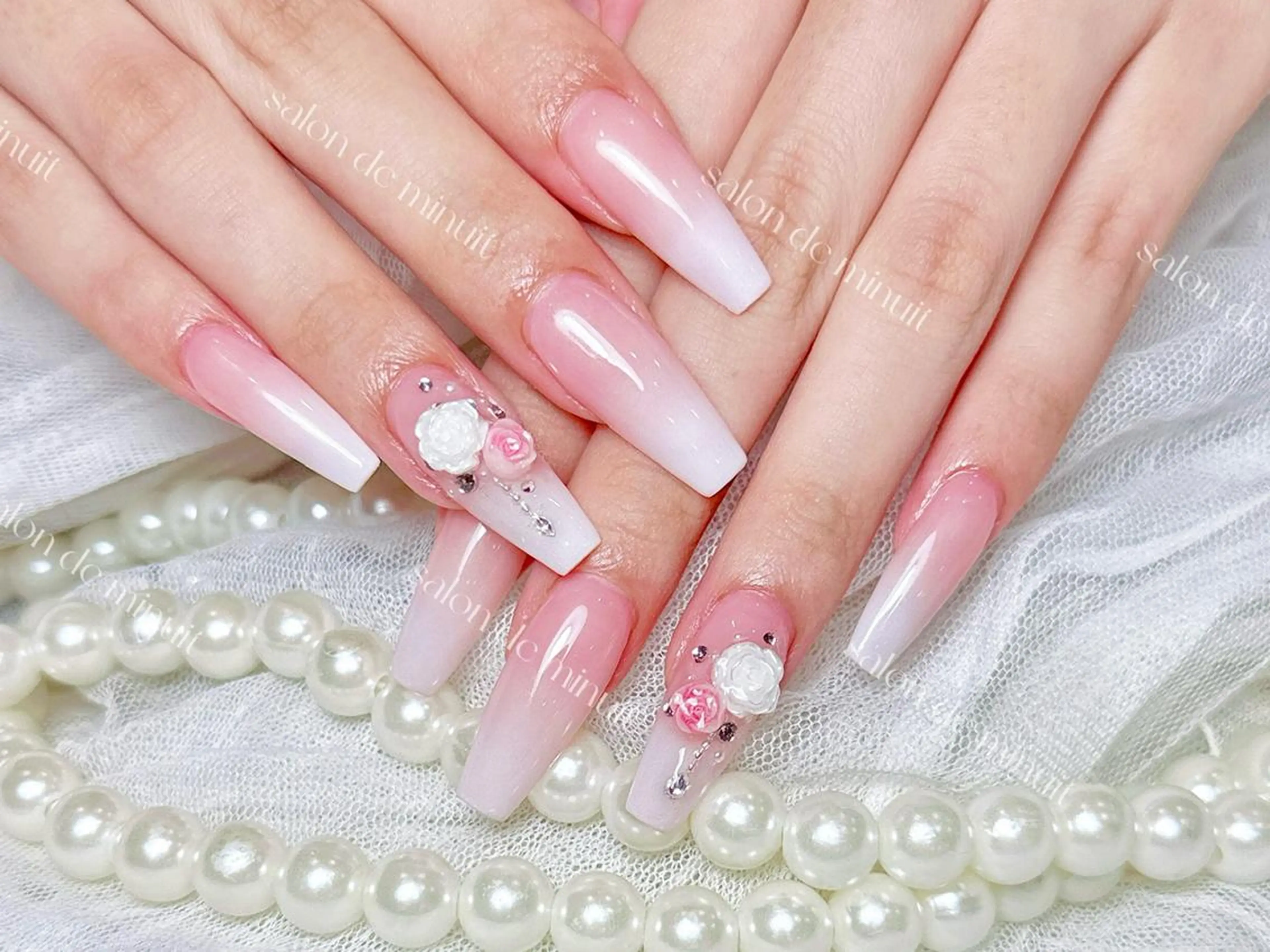 ネイル Salon de Minuit🦩のネイルデザイン