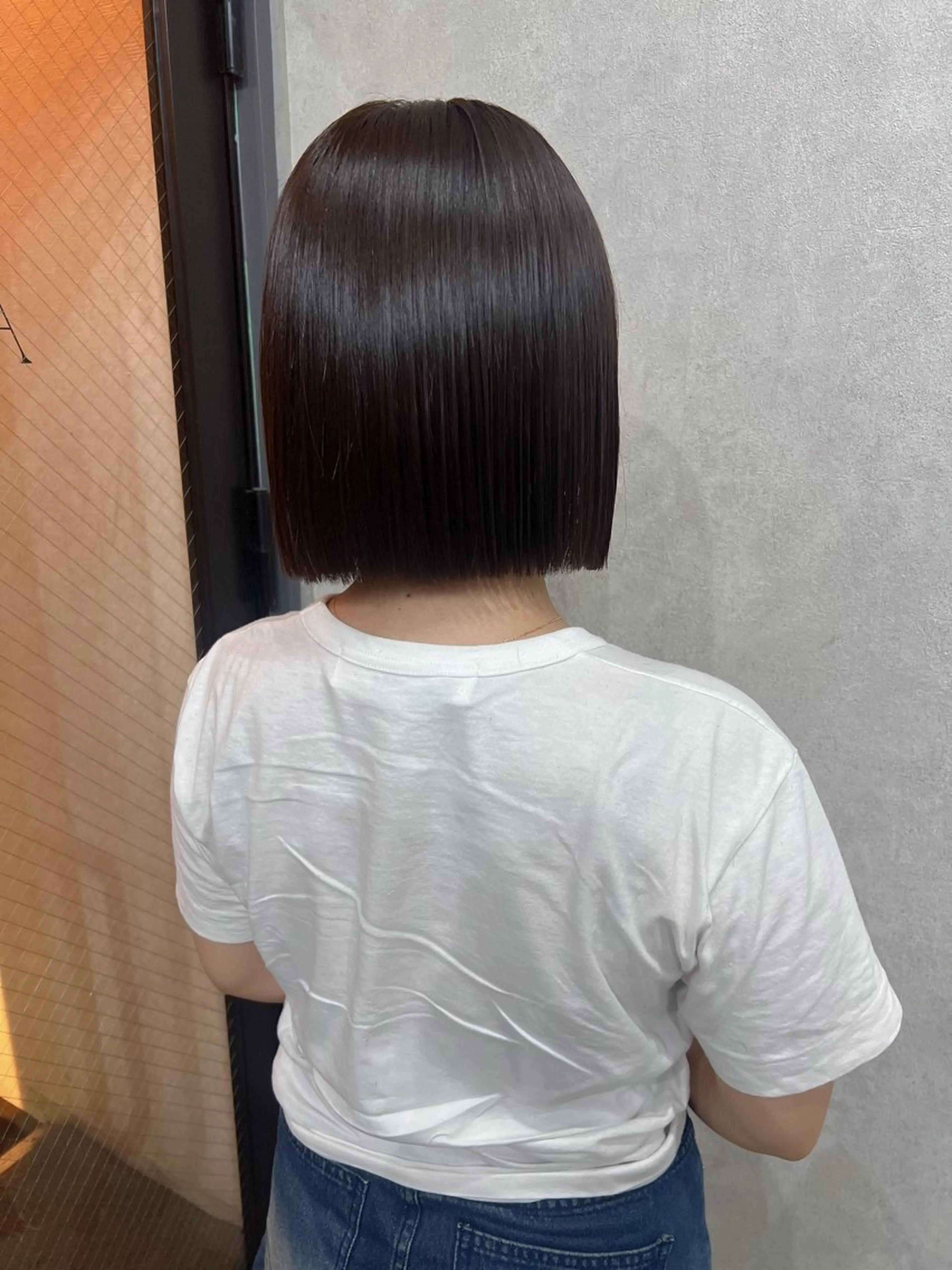 ショート カラー ベージュカラー ブリーチ ケアブリーチ グレージュ ハイトーンカラー カット ヘアカラー ユ イのヘアスタイル