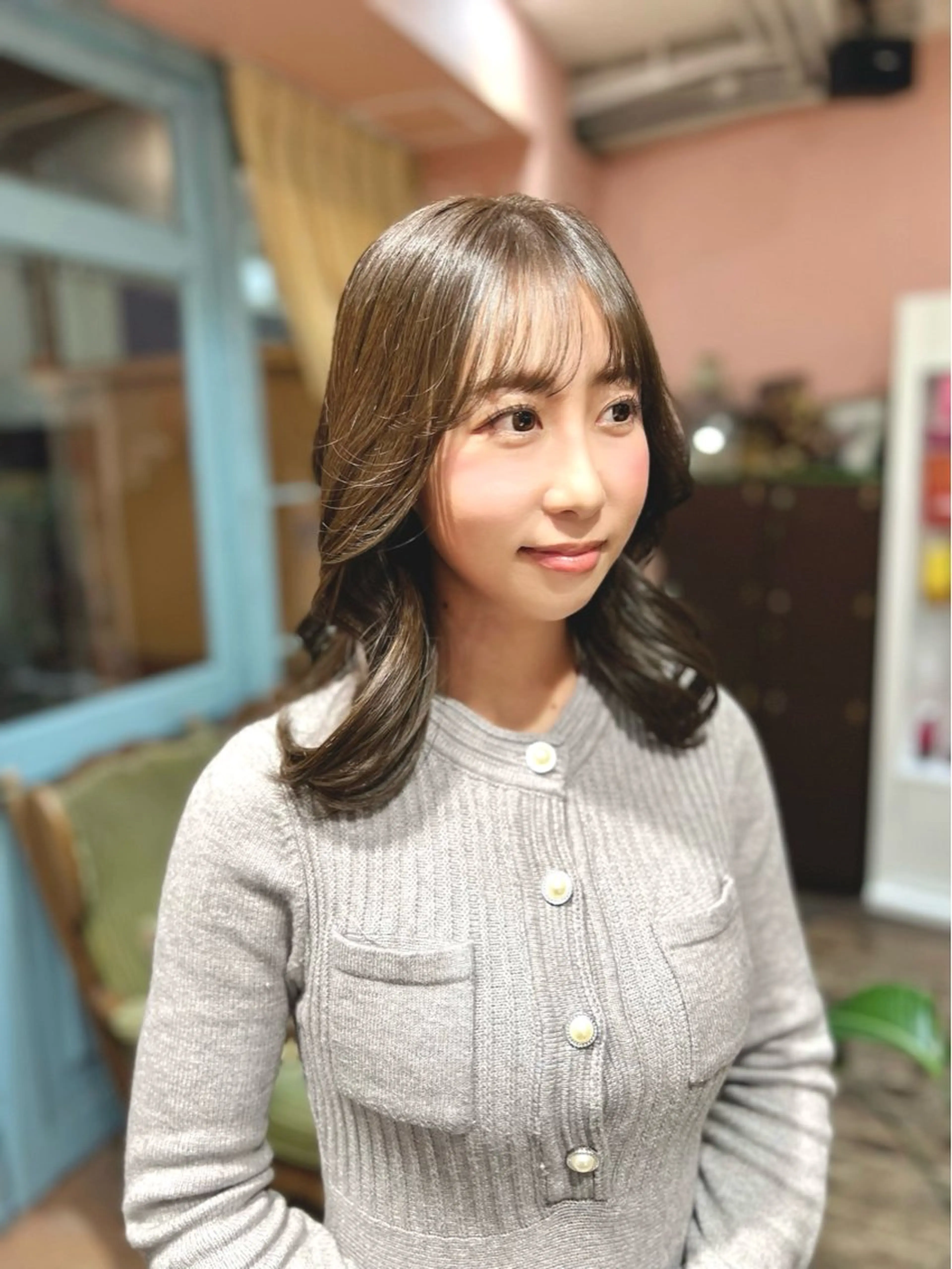 ミディアム カラー ブラウンカラー オリーブブラウン moco by doll所属・PON　ハイトーン ショートカット心斎橋のヘアスタイル