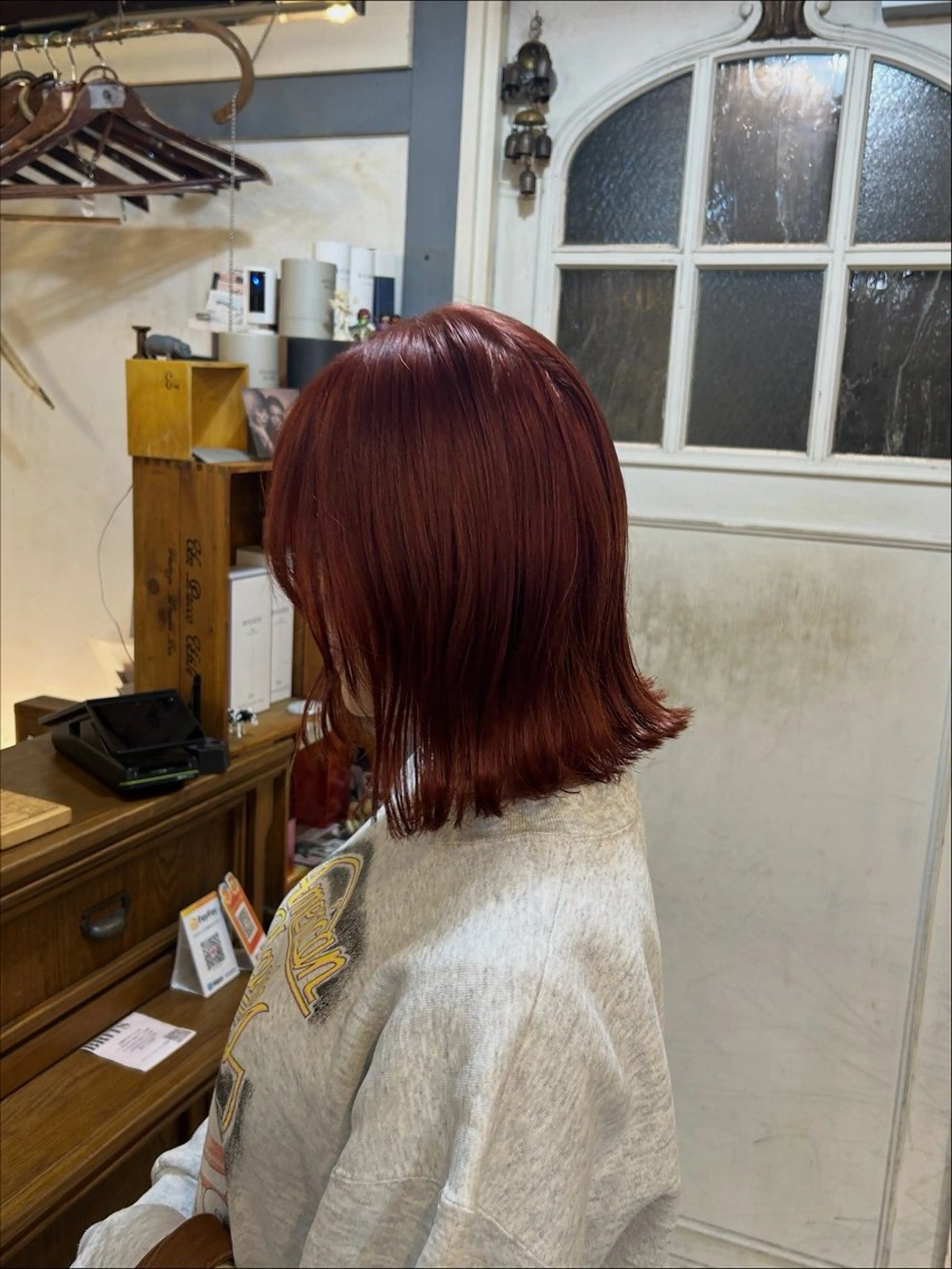 ショート カラー ブリーチ オレンジ レッドカラー ボブ ヘアカラー BRITS 渡辺 菜々子のヘアスタイル