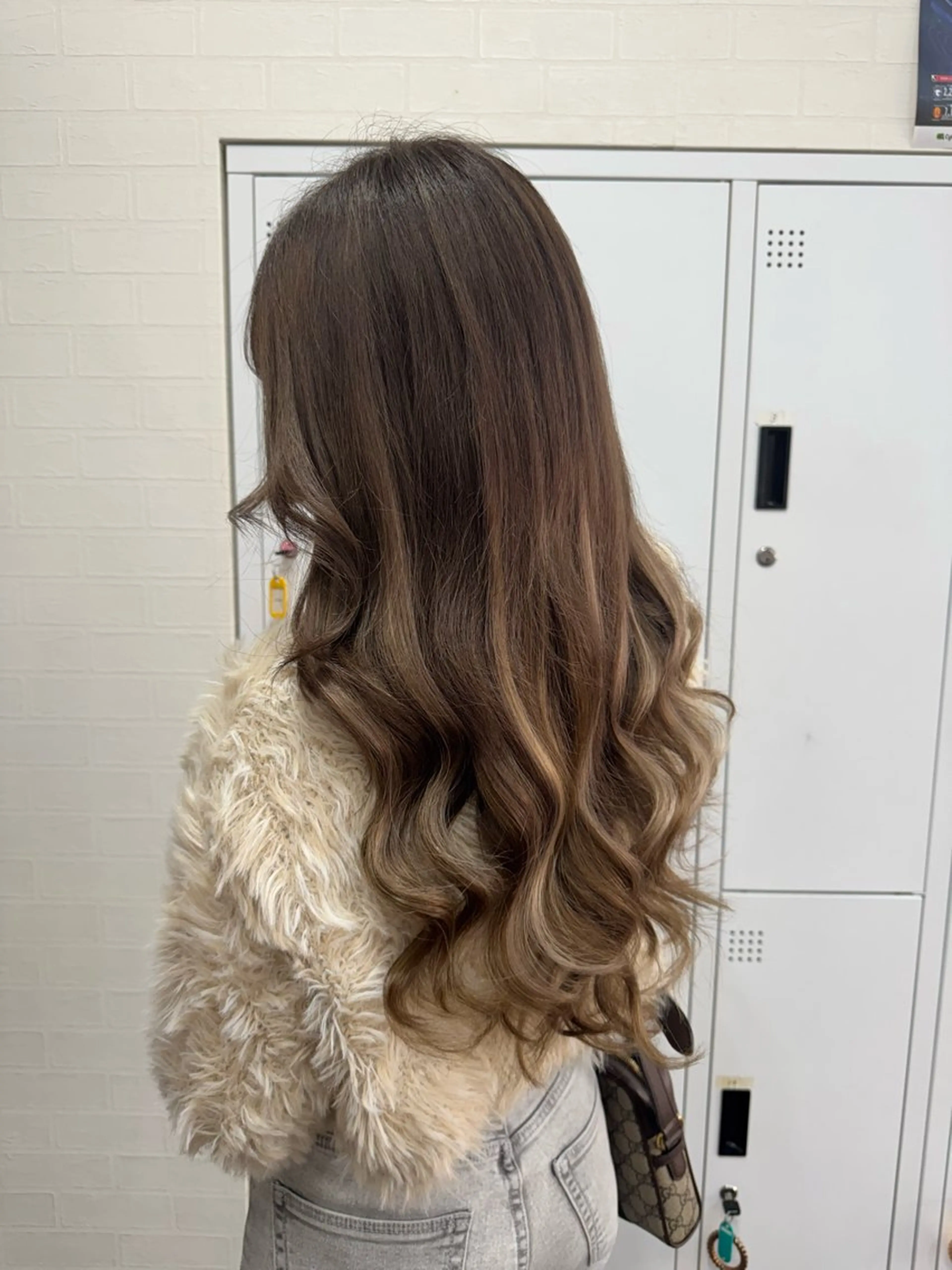 ロング ヘアカラー エクステ 田子🦋ハイトーン 🫐耳つぼジュエリーのヘアスタイル