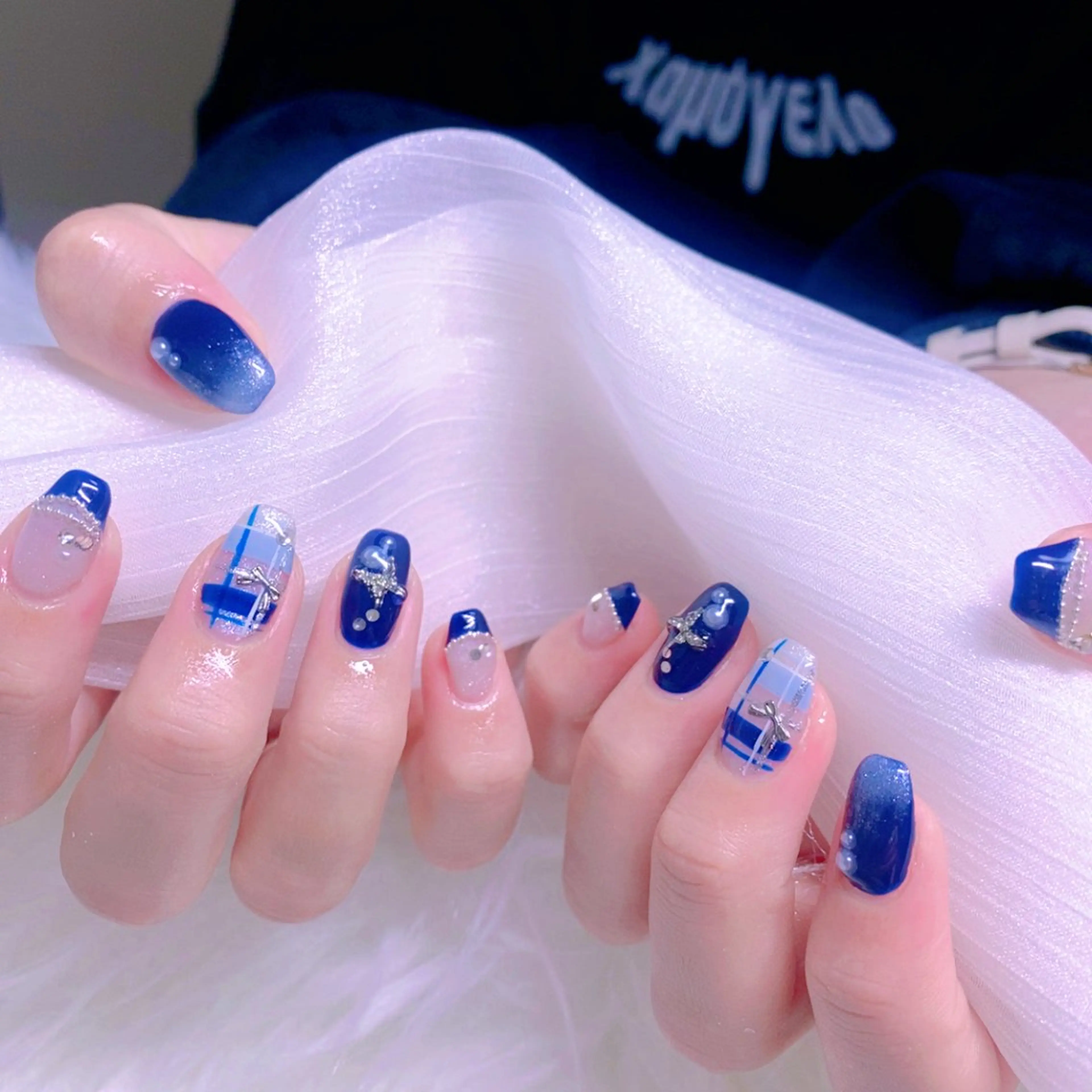 ネイル フレンチネイル ネイビー ニュアンスネイル 冬ネイル ハンドネイル Nail Yunaのネイルデザイン