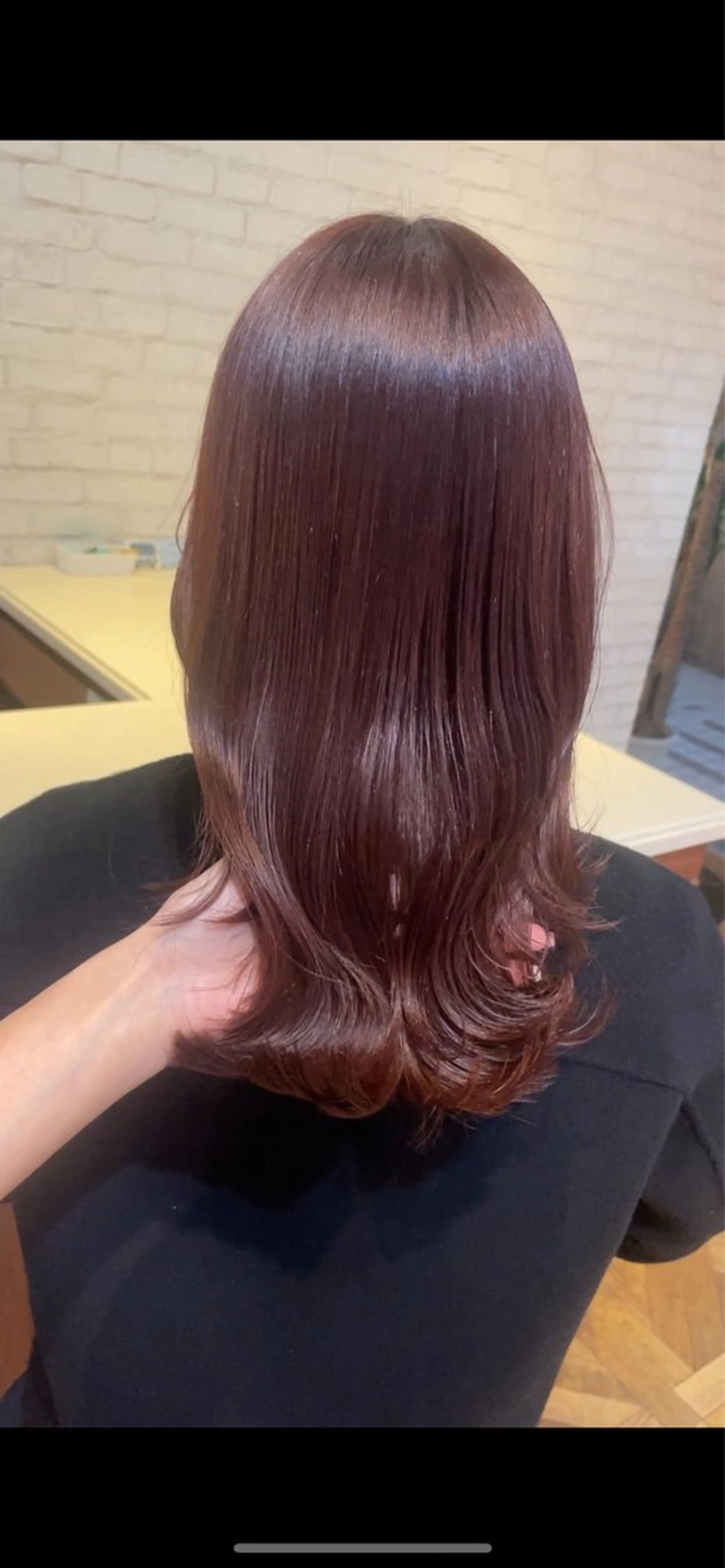 ミディアム カラー ブラウンカラー カシス ピンクカラー レッドカラー レッドブラウン カット ヘアカラー トリートメント BEBE所属・ブリーチなし 透明感カラーKANAのヘアスタイル