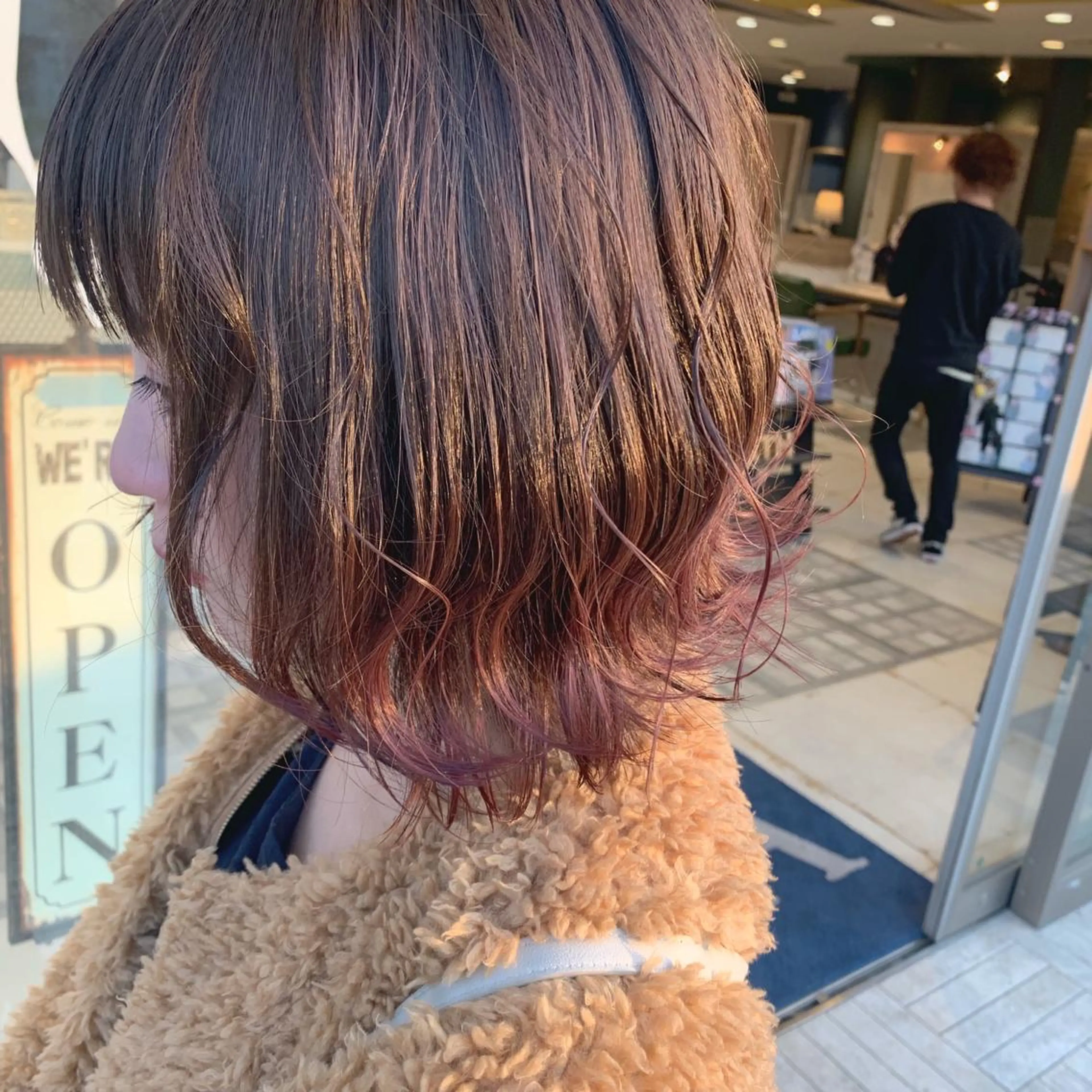 セミロング カラー ブリーチ 畠山 華奈のヘアスタイル