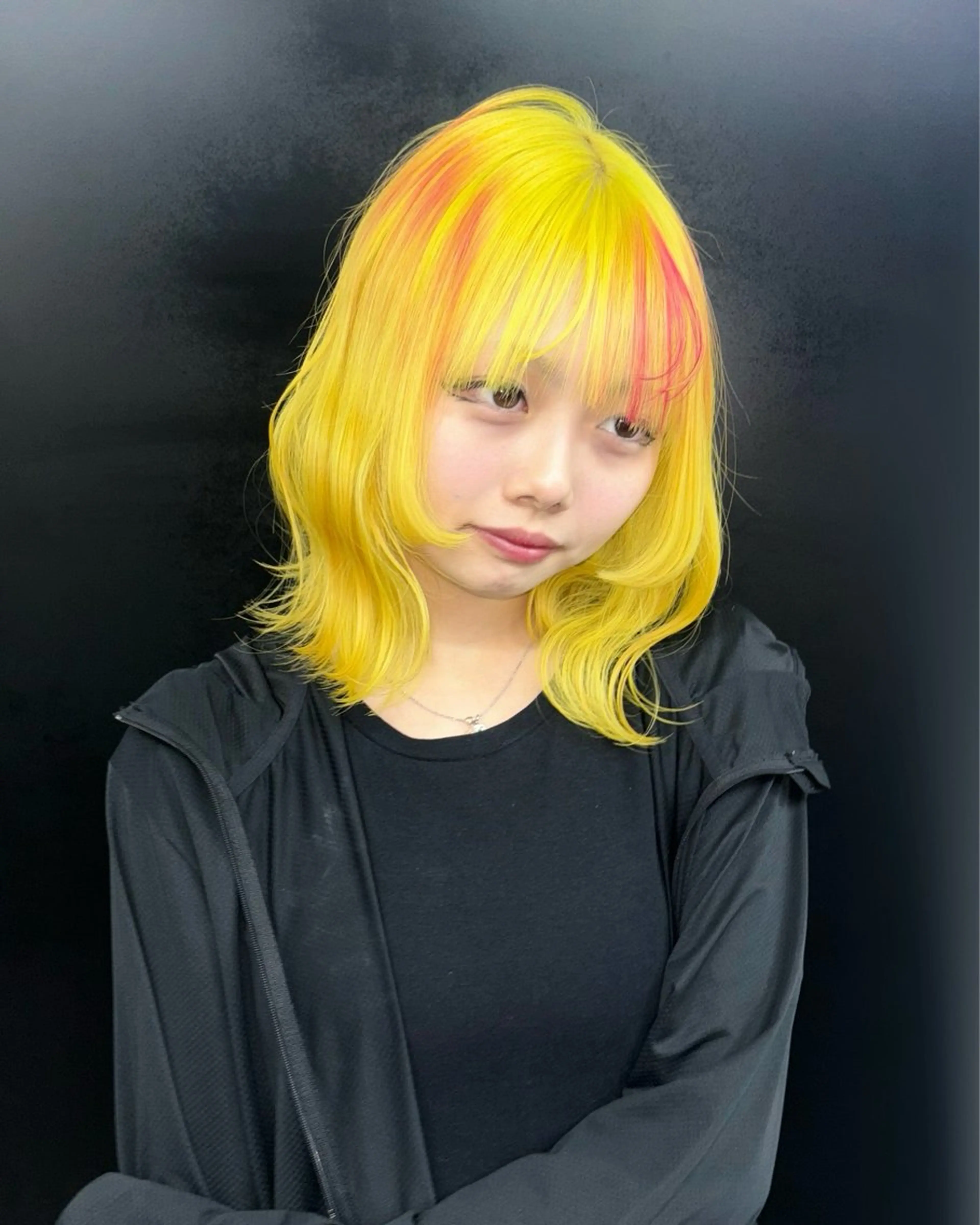 ミディアム カラー ブリーチ デザインカラー ミリ/原宿/ハイ トーンカラー💫のヘアスタイル