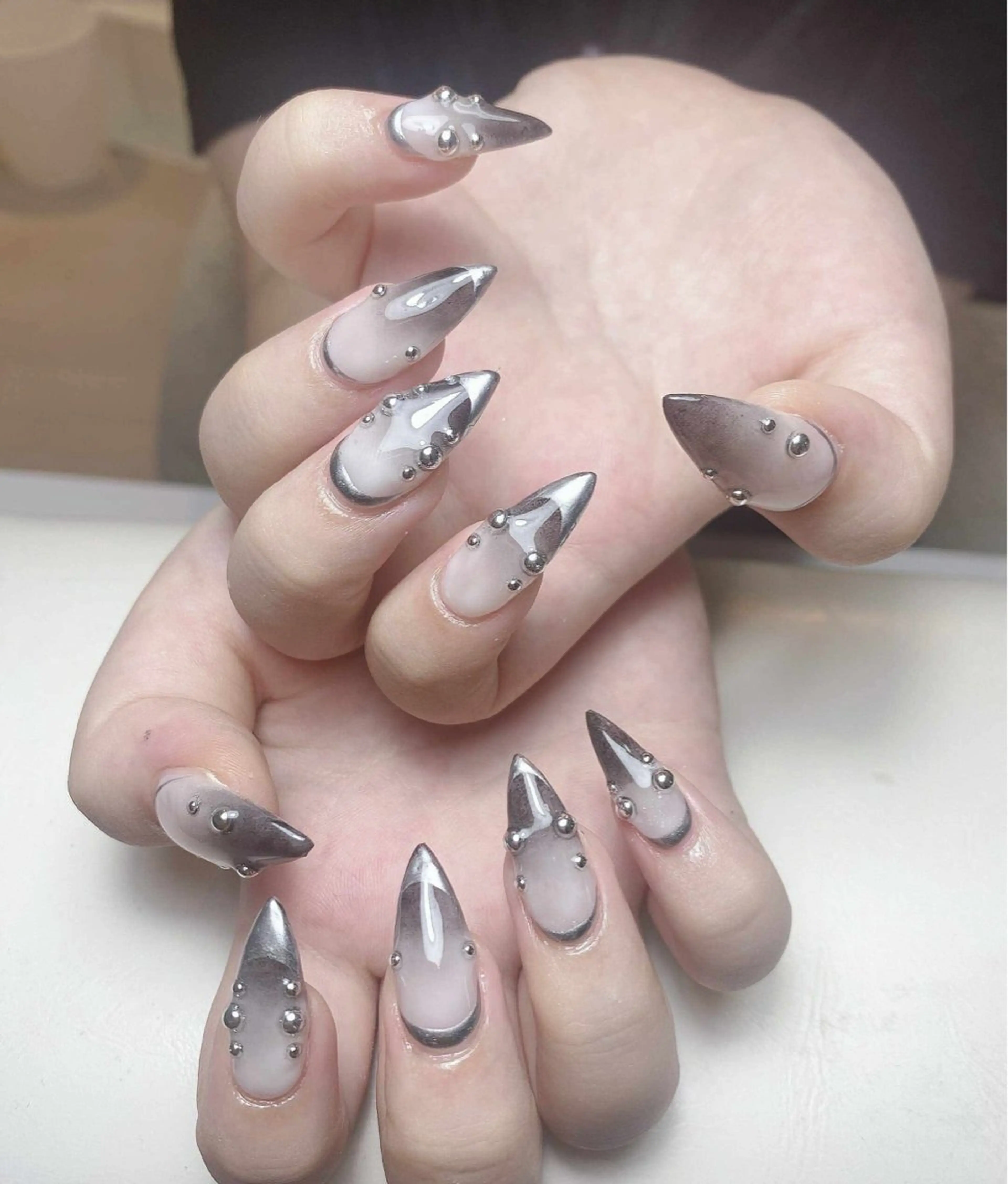 ネイル チークネイル ハート ホログラムネイル ミラーネイル ニュアンスネイル ハンドネイル Nie Nail Shinokuboのネイルデザイン