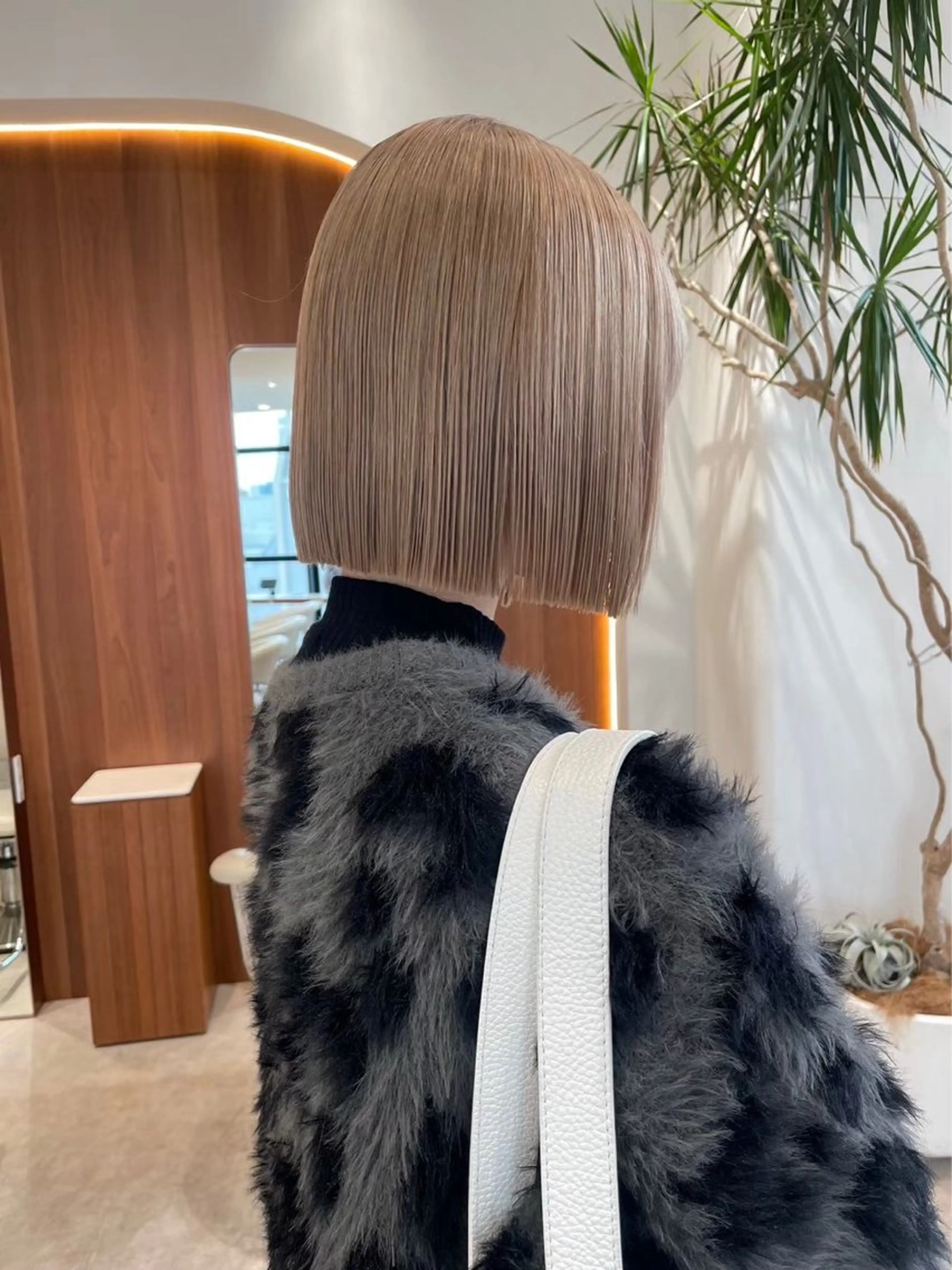 ショート カラー 切りっぱなしボブ ハイトーンカラー ボブ 垢抜けボブカット /楓のヘアスタイル