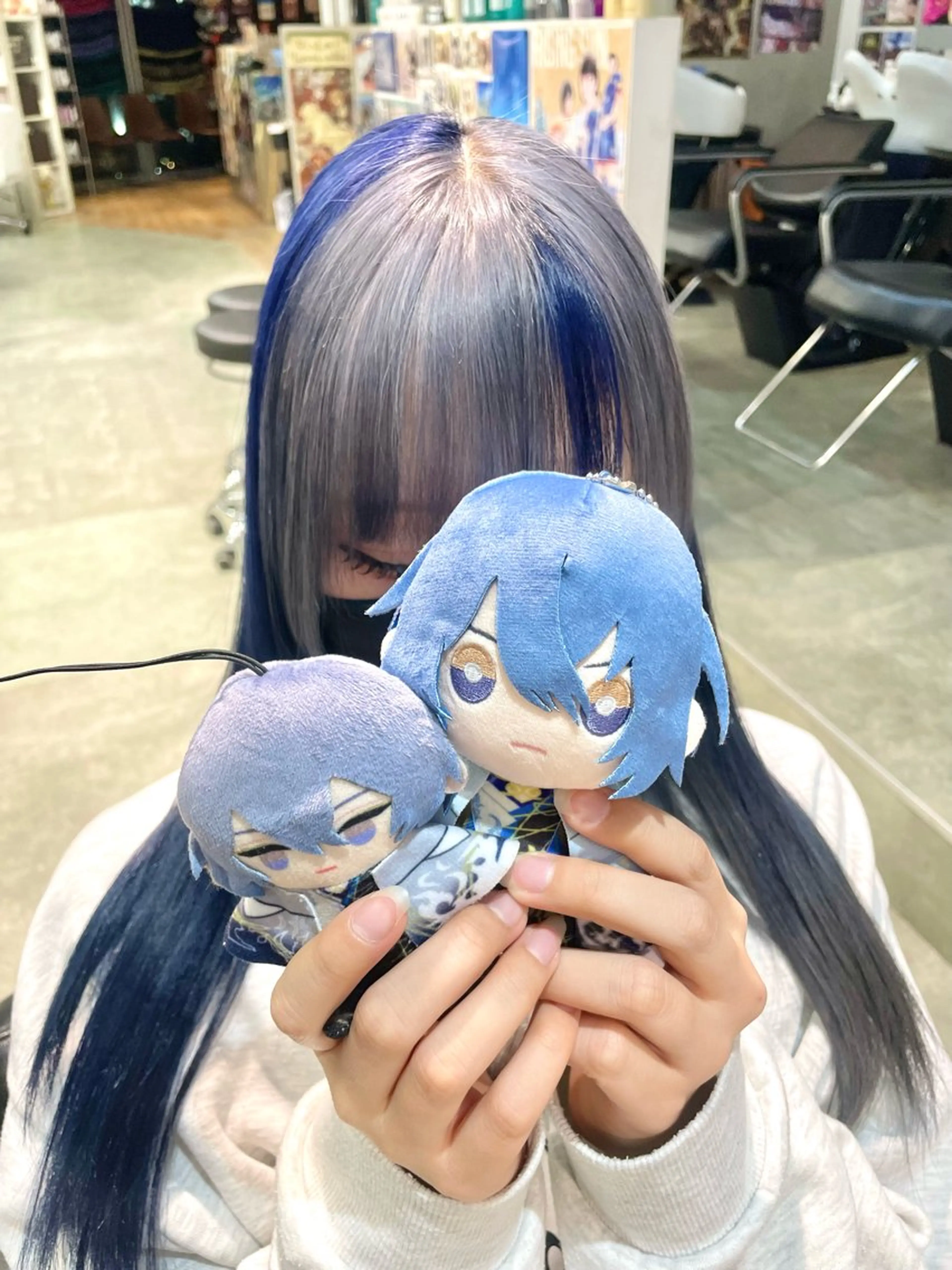 ロング カラー ブルーカラー シルバー ヘアカラー トリートメント インナーカラー/推し ウルフ/アニメカラーのヘアスタイル