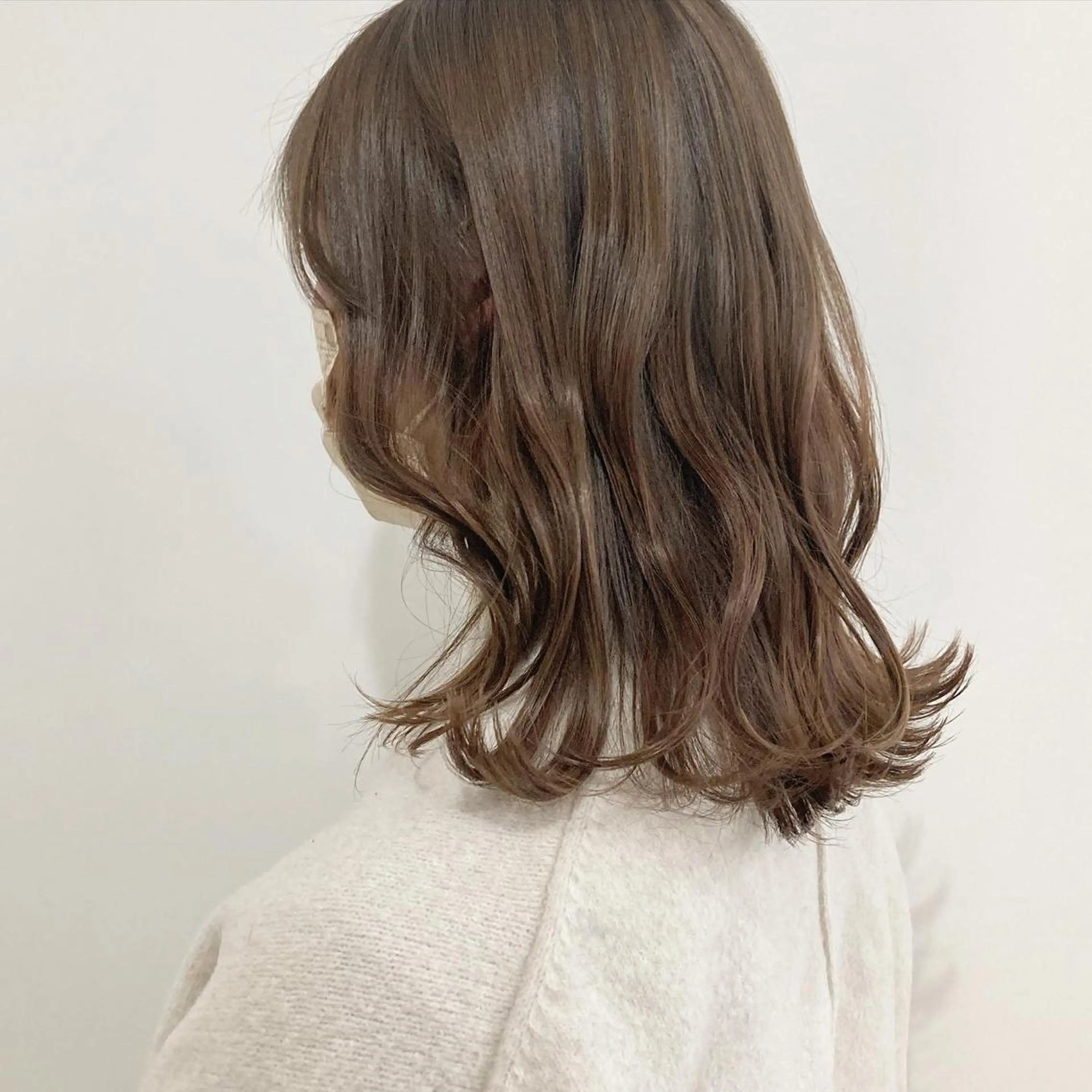 ミディアム カラー ベージュカラー ブリーチ ブリーチなしカラー お洒落パーマ/ 艶カラー/michiのヘアスタイル