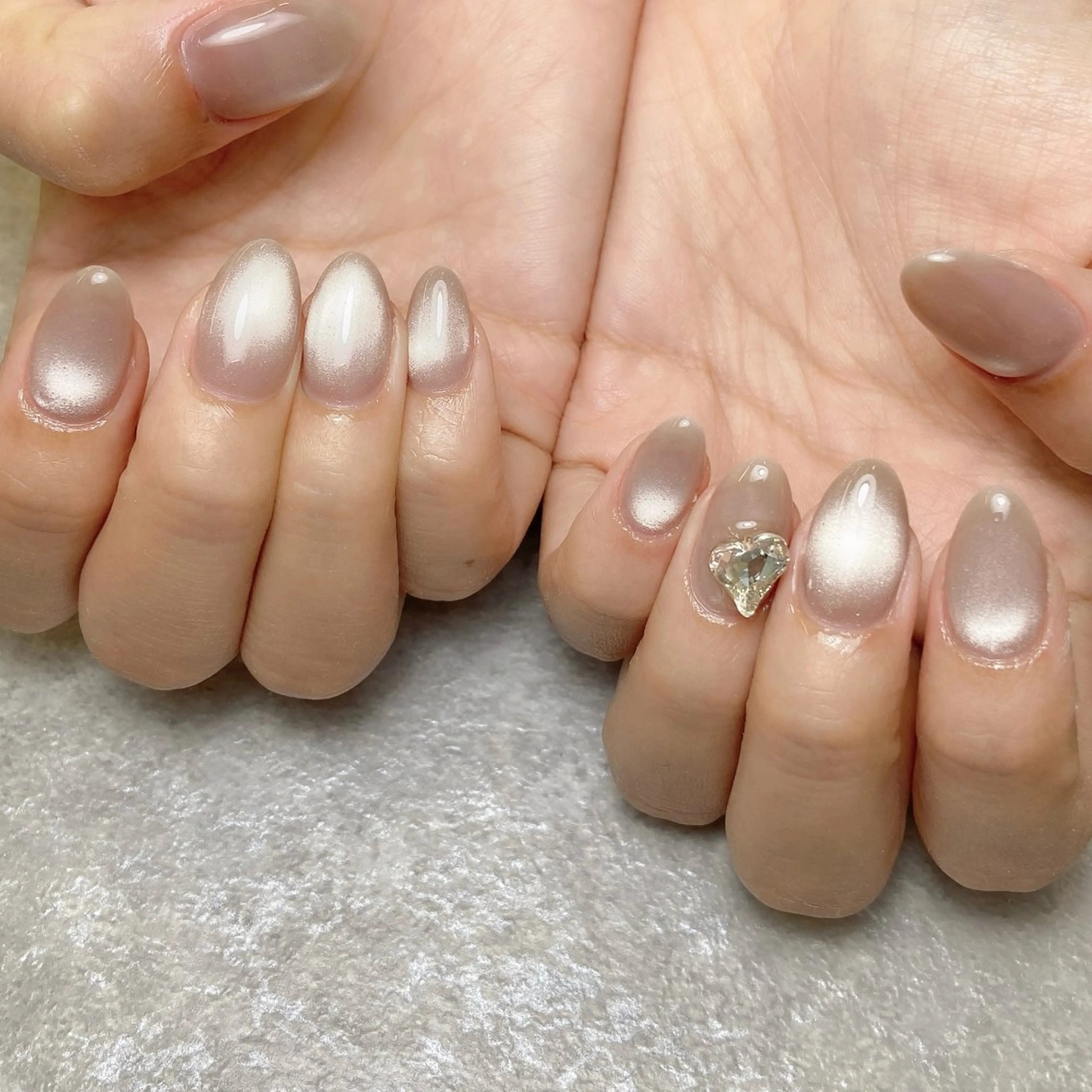 ネイル ストーンネイル ハンドネイル Ayane 🫧のネイルデザイン