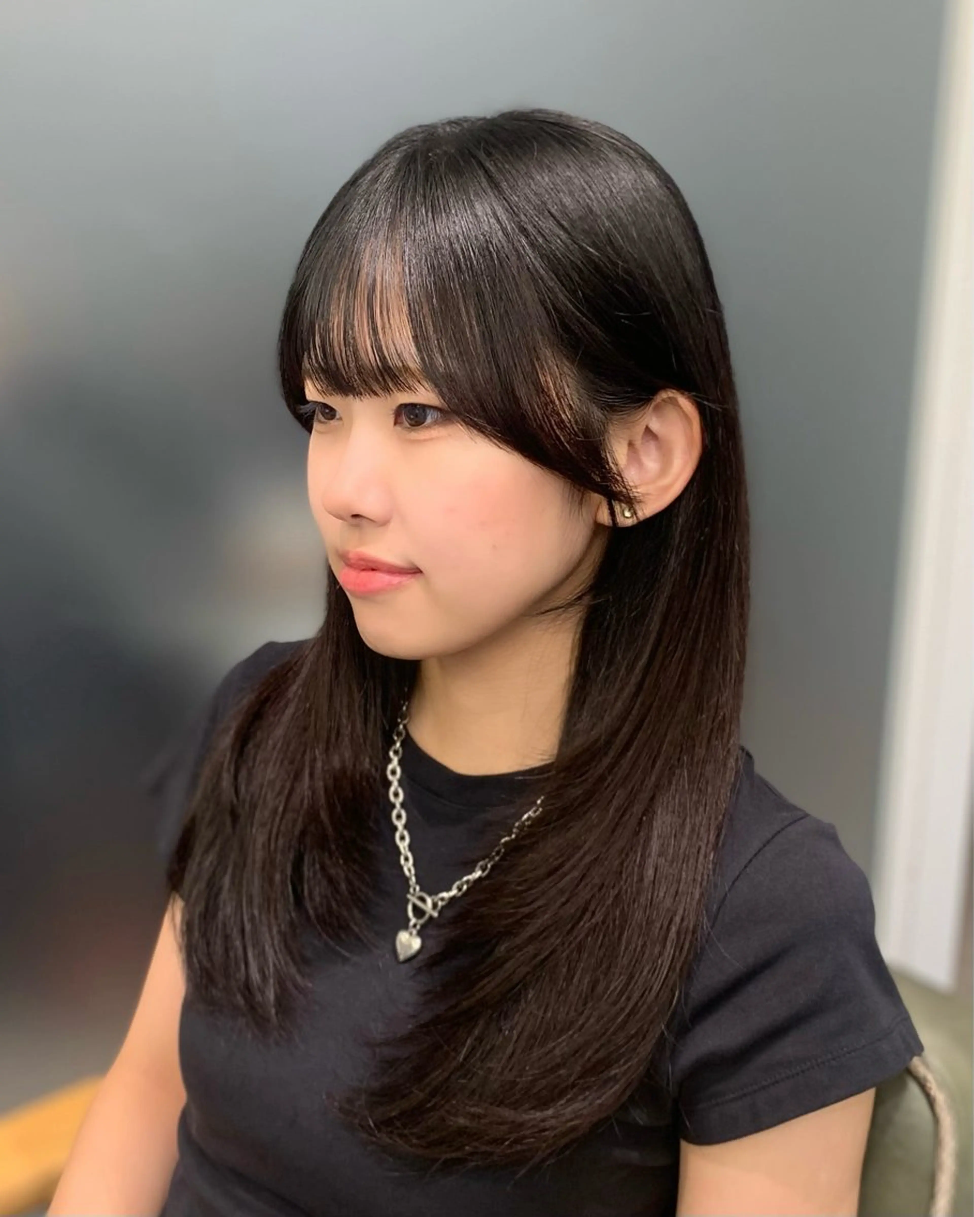 セミロング カット ヘアカラー shes茶屋町アリサ 🎀顔周り×韓国風のヘアスタイル