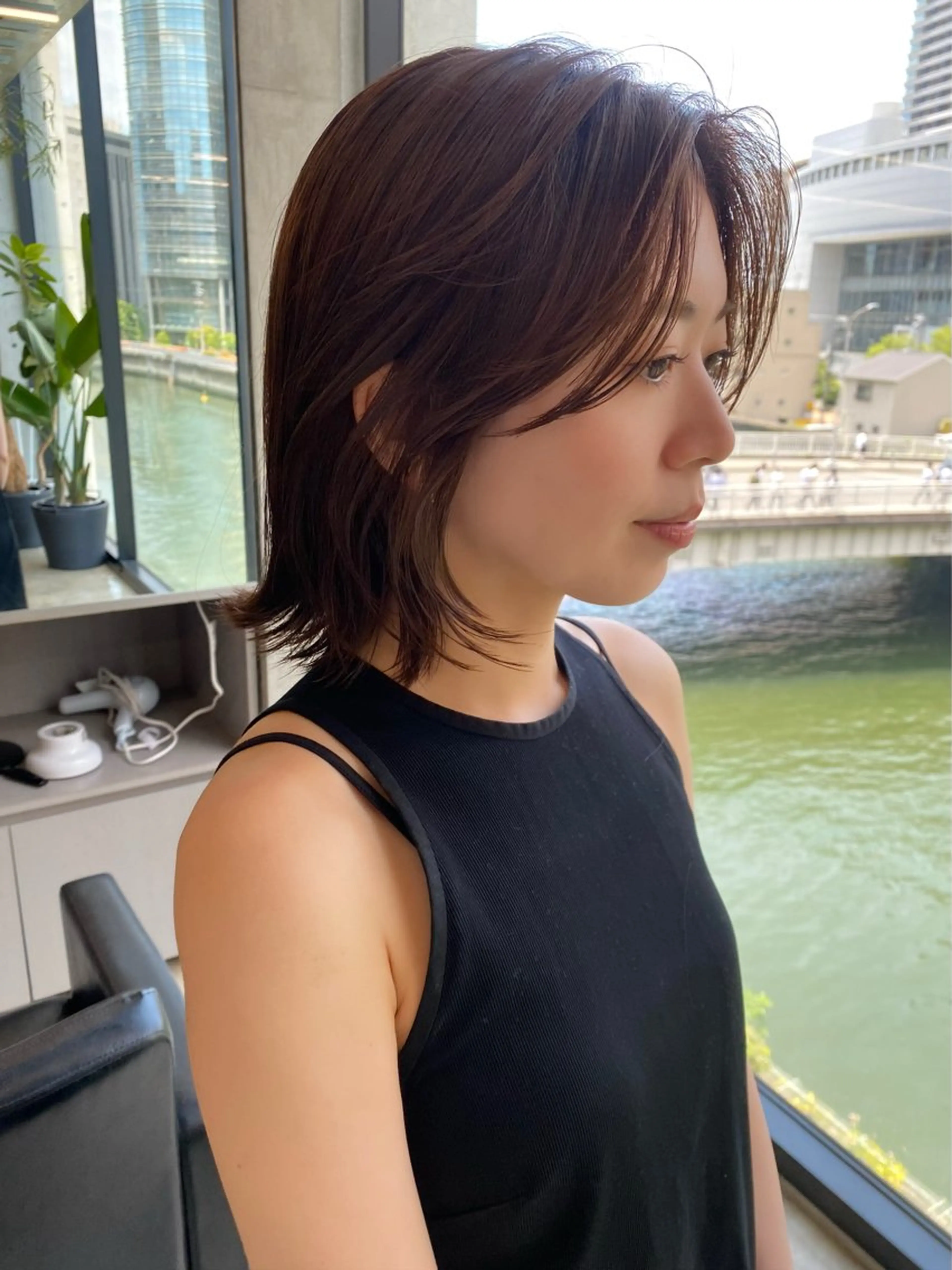 ミディアム カラー ボブレイヤー ミディアムレイヤー ボブ レイヤーカット カット ヘアカラー トリートメント 似合わせカット レイヤーボブウルフのヘアスタイル