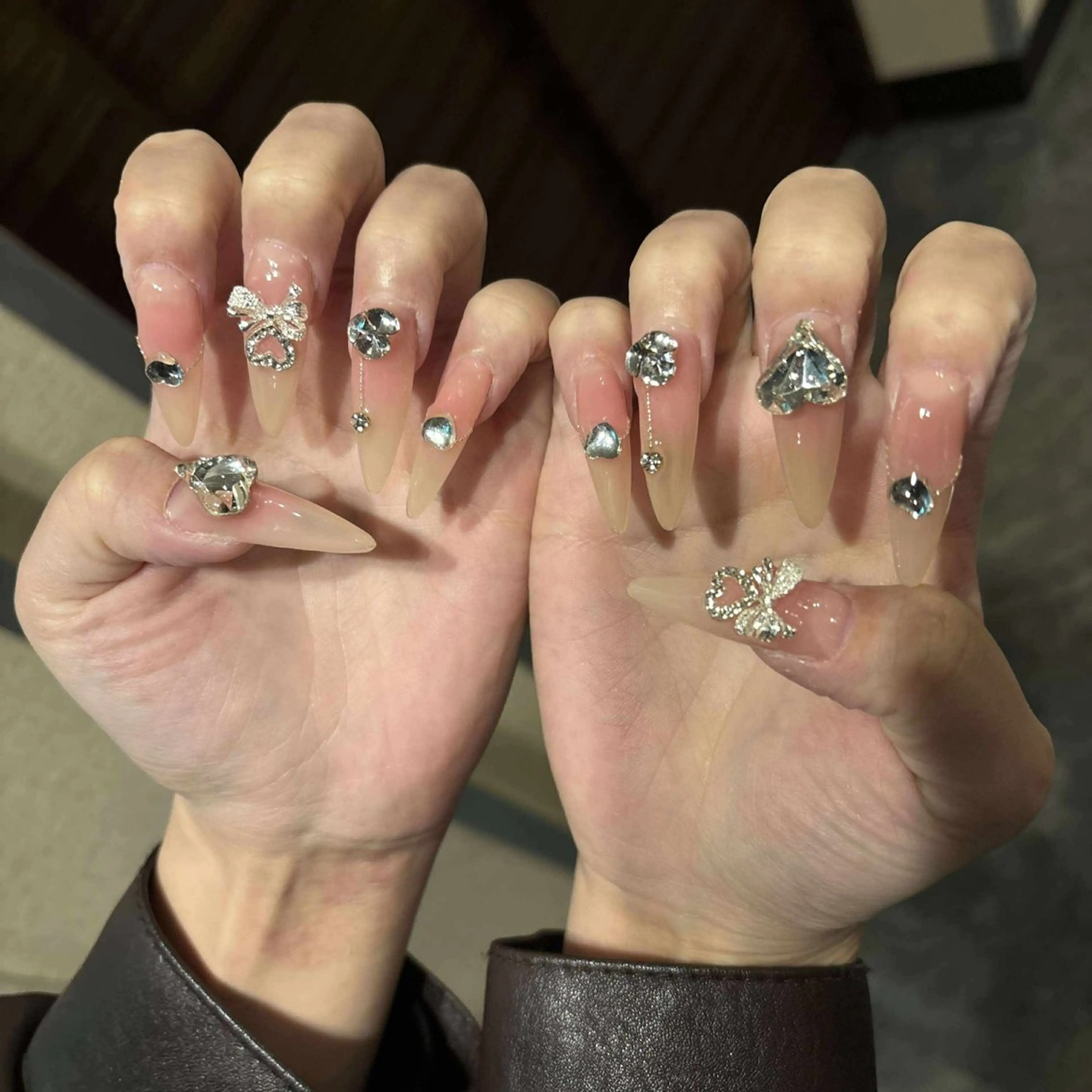 ネイル アートネイル ジェルネイル キラキラネイル ミラーネイル ニュアンスネイル ハンドネイル ハンドケア Nova Nail Nambaのネイルデザイン