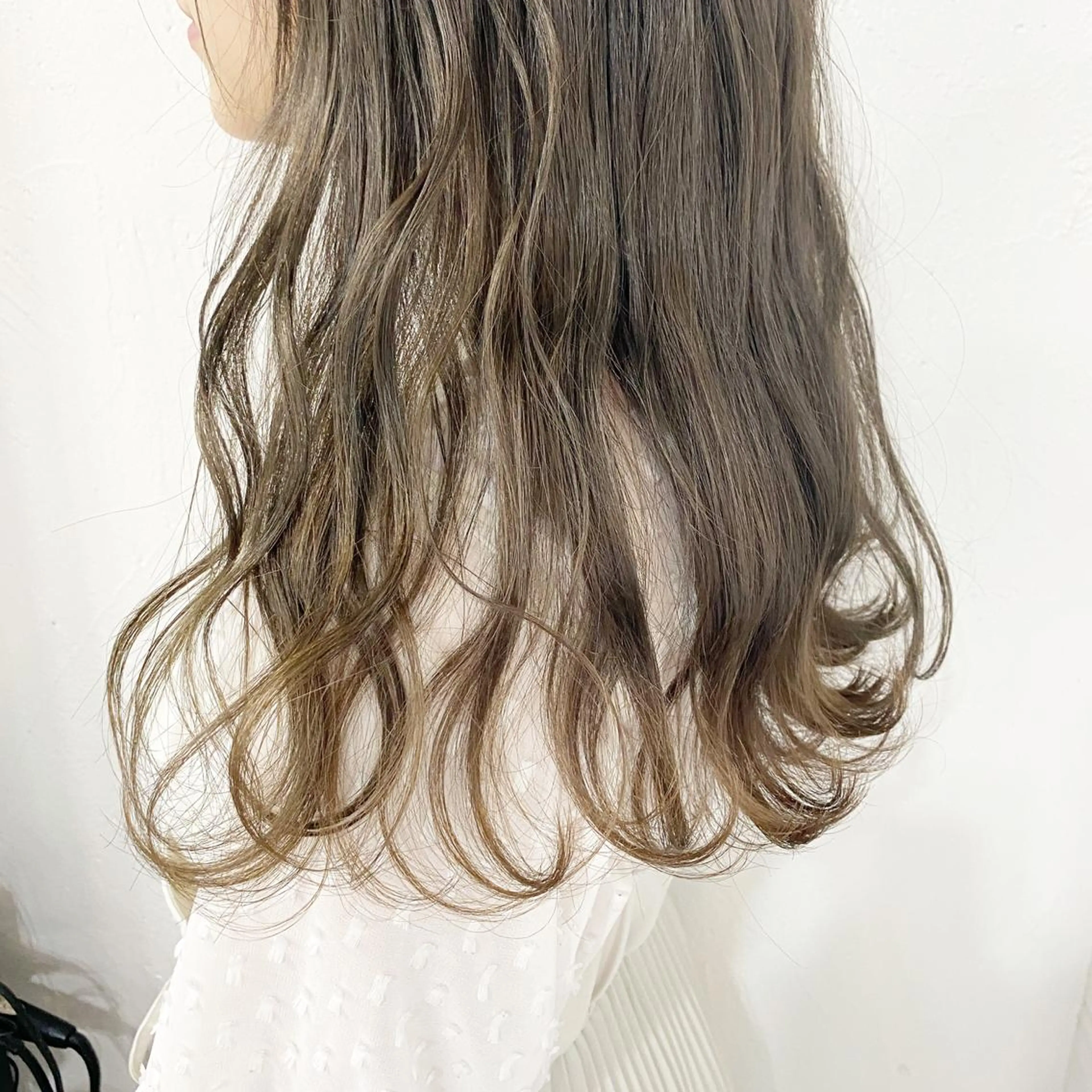 ロング カラー ブリーチ 透明感カラー グレージュ ブリーチなしカラー 榎園 由美のヘアスタイル