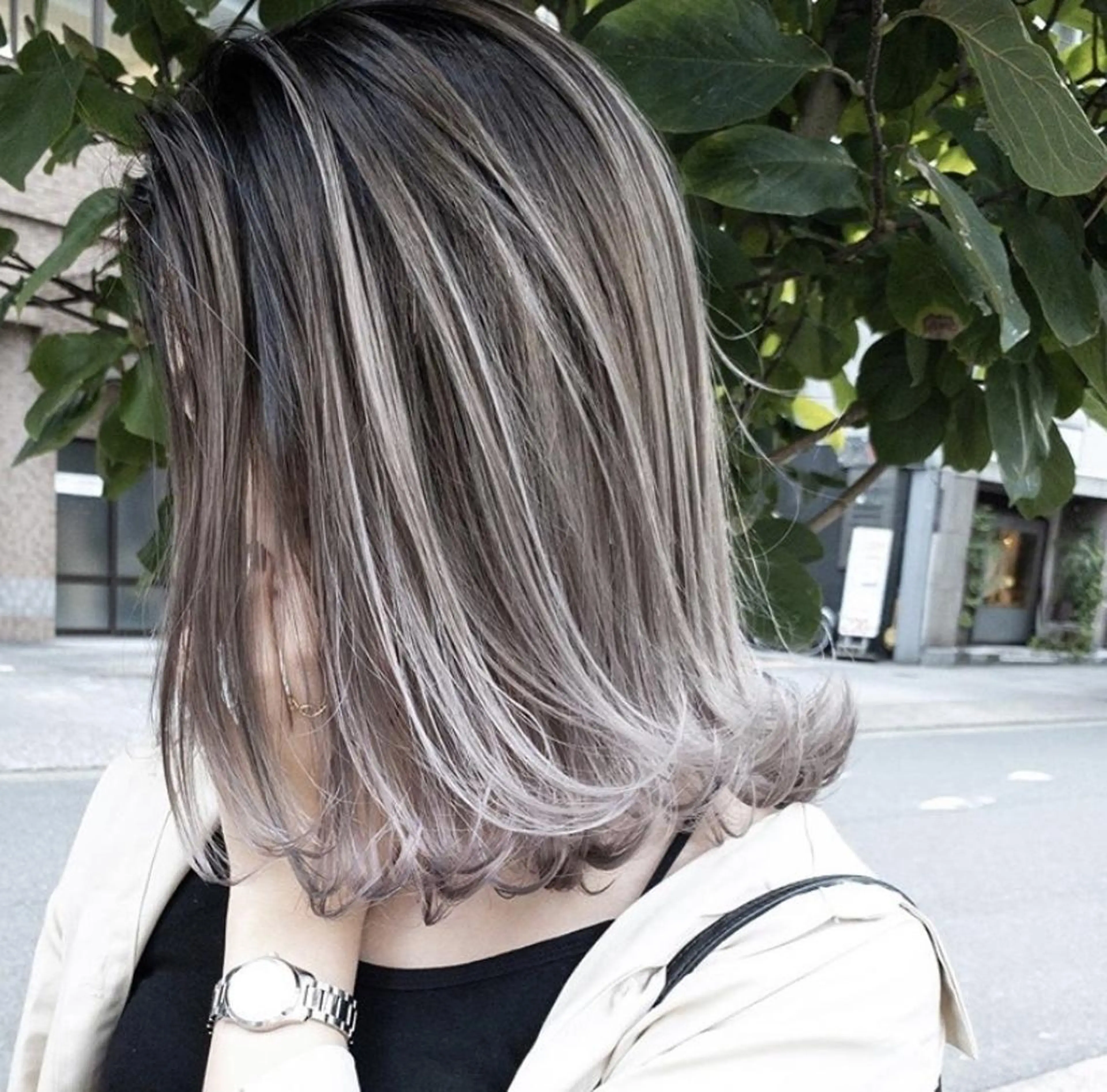 ミディアム カラー バレイヤージュ レイヤーカット ブリーチカラー🌈 嘉名 真樹のヘアスタイル